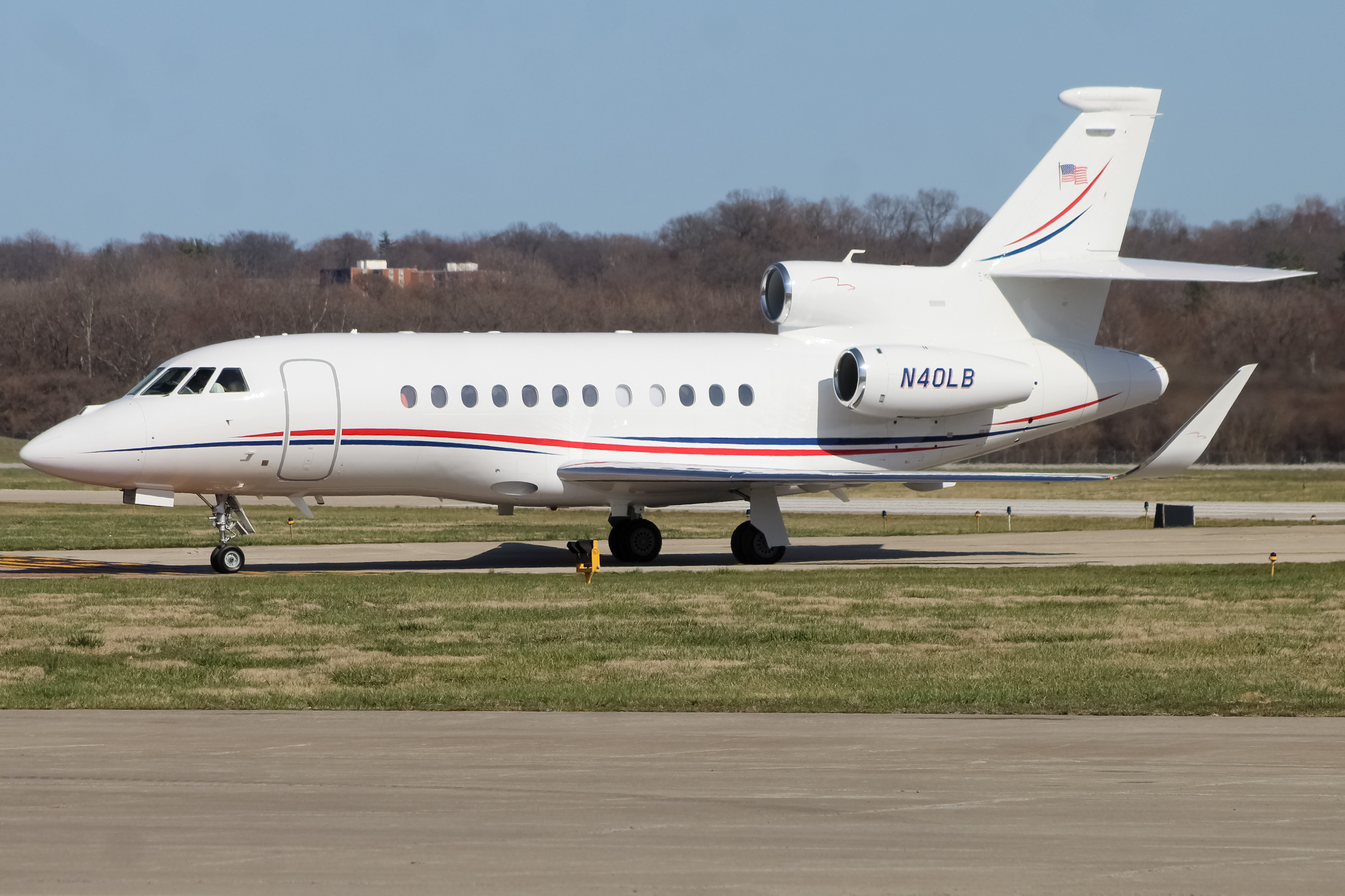 Full size: PRIVATE Dassault Falcon 900EX N40LB at Cincinnati Municipal Airport/Lunken Field