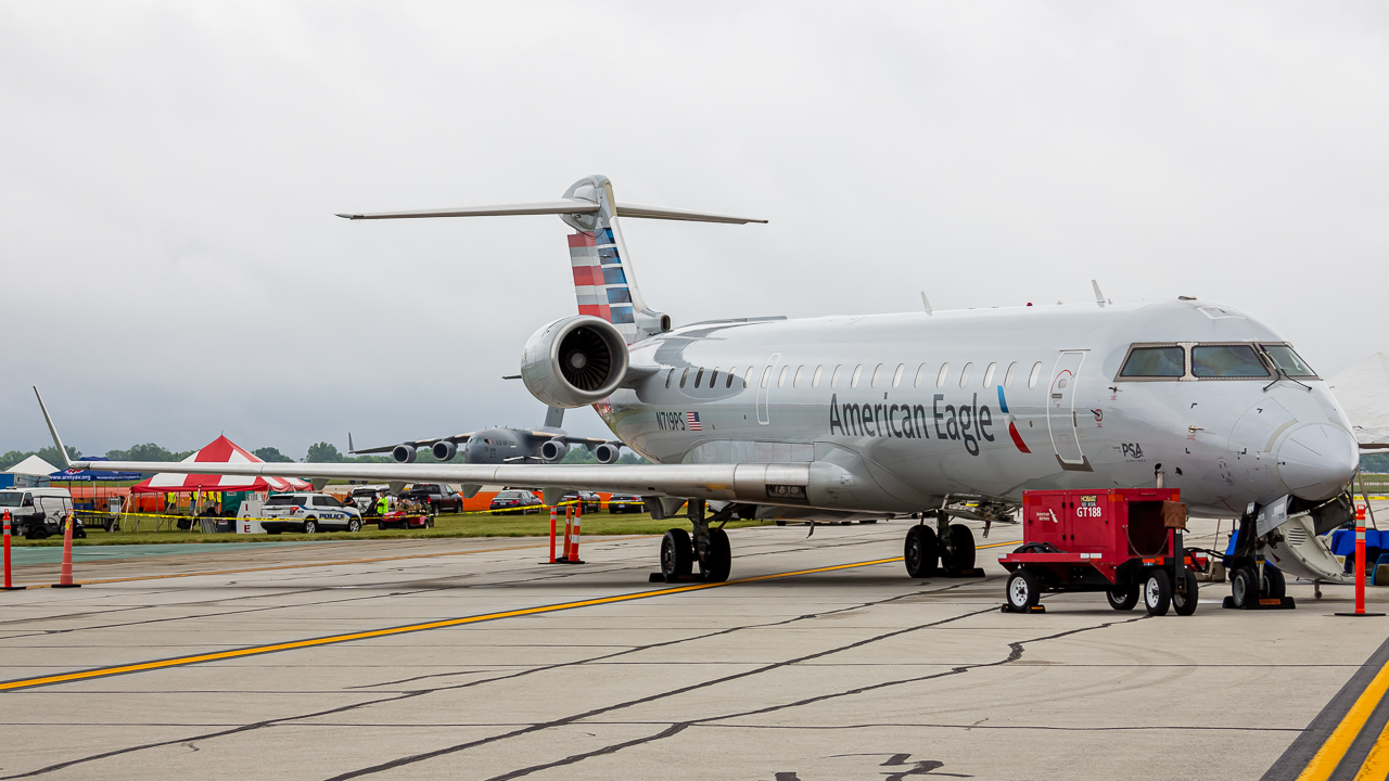 Full size: American Eagle Mitsubishi CRJ-700 N719PS at James M Cox Dayton International Airport