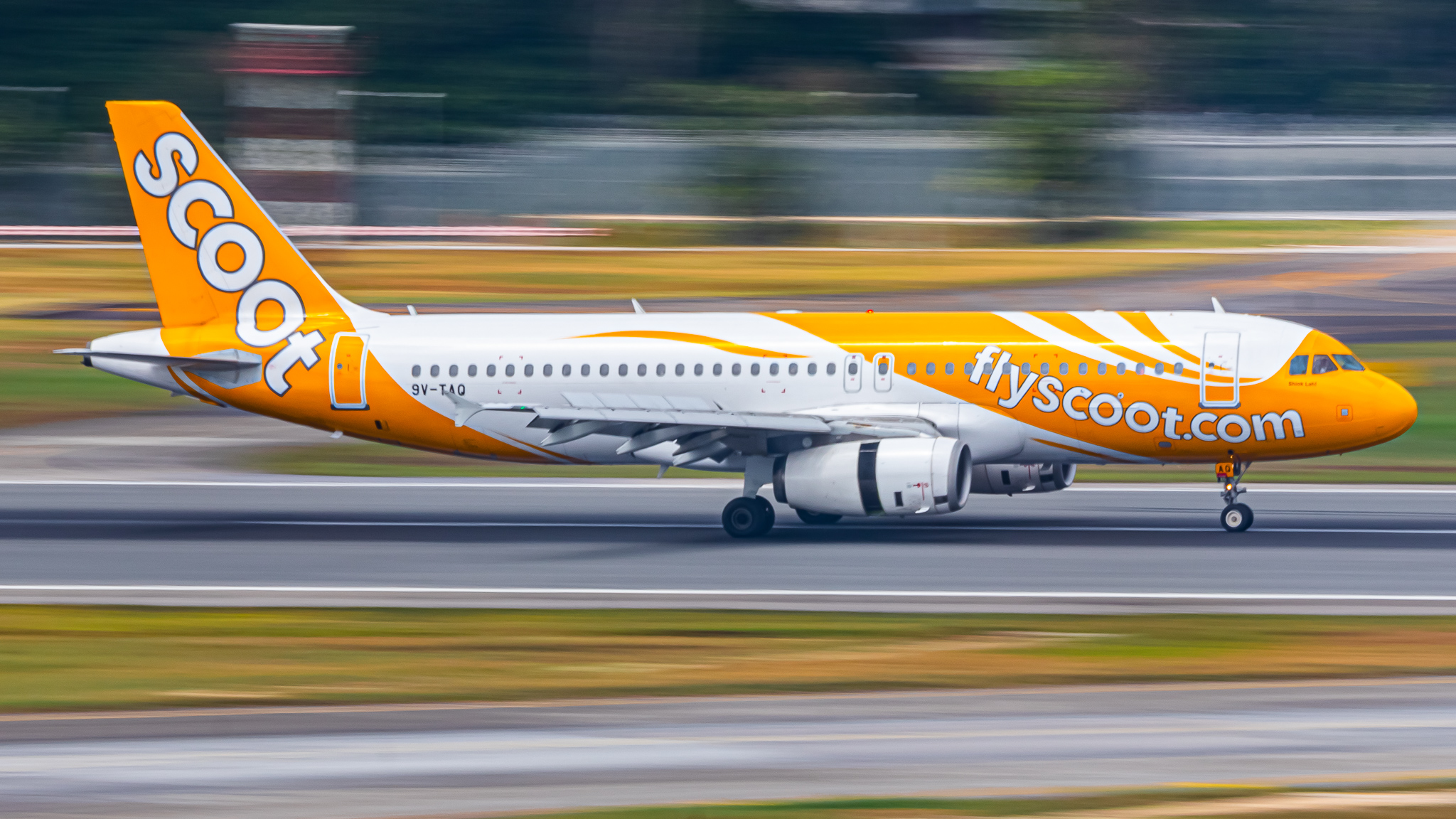 Full size: Scoot Airbus A320 9V-TAQ at Singapore-Changi Airport