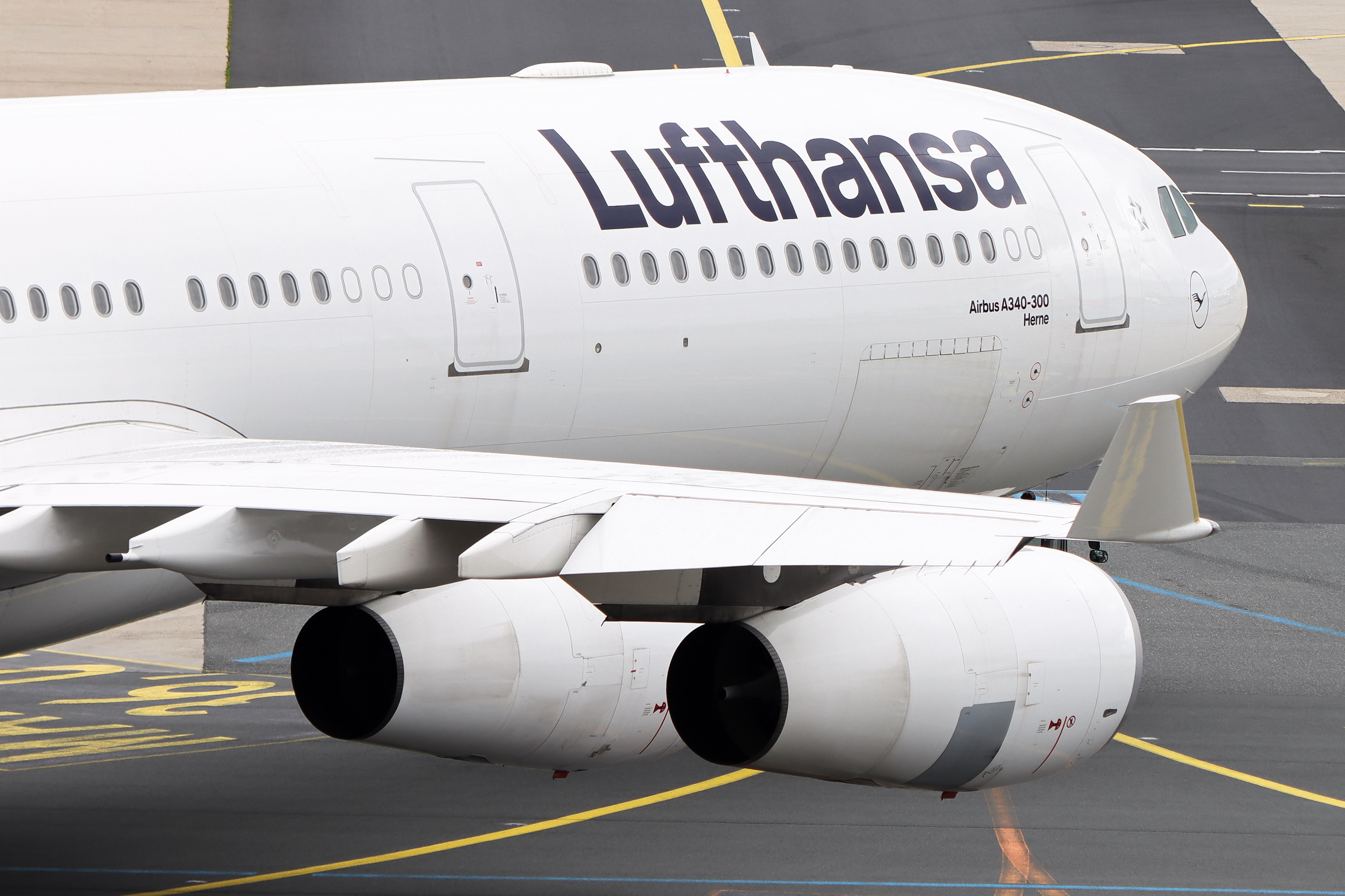 Full size: Lufthansa Airbus A340-300 D-AIGL at Frankfurt International Airport
