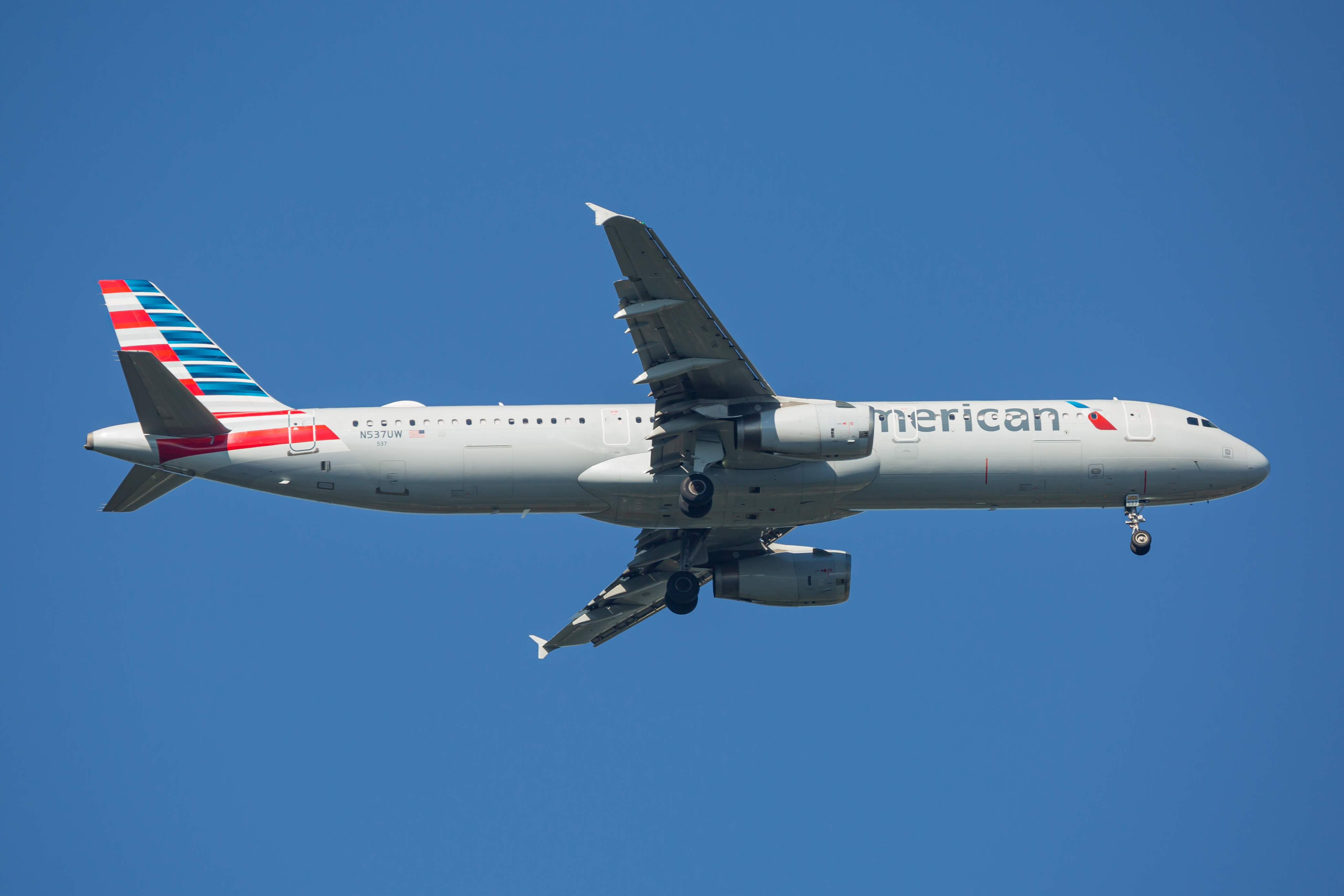 Full size: American Airlines Airbus A321-200 N537UW at Baltimore/Washington International Thurgood Marshall Airport