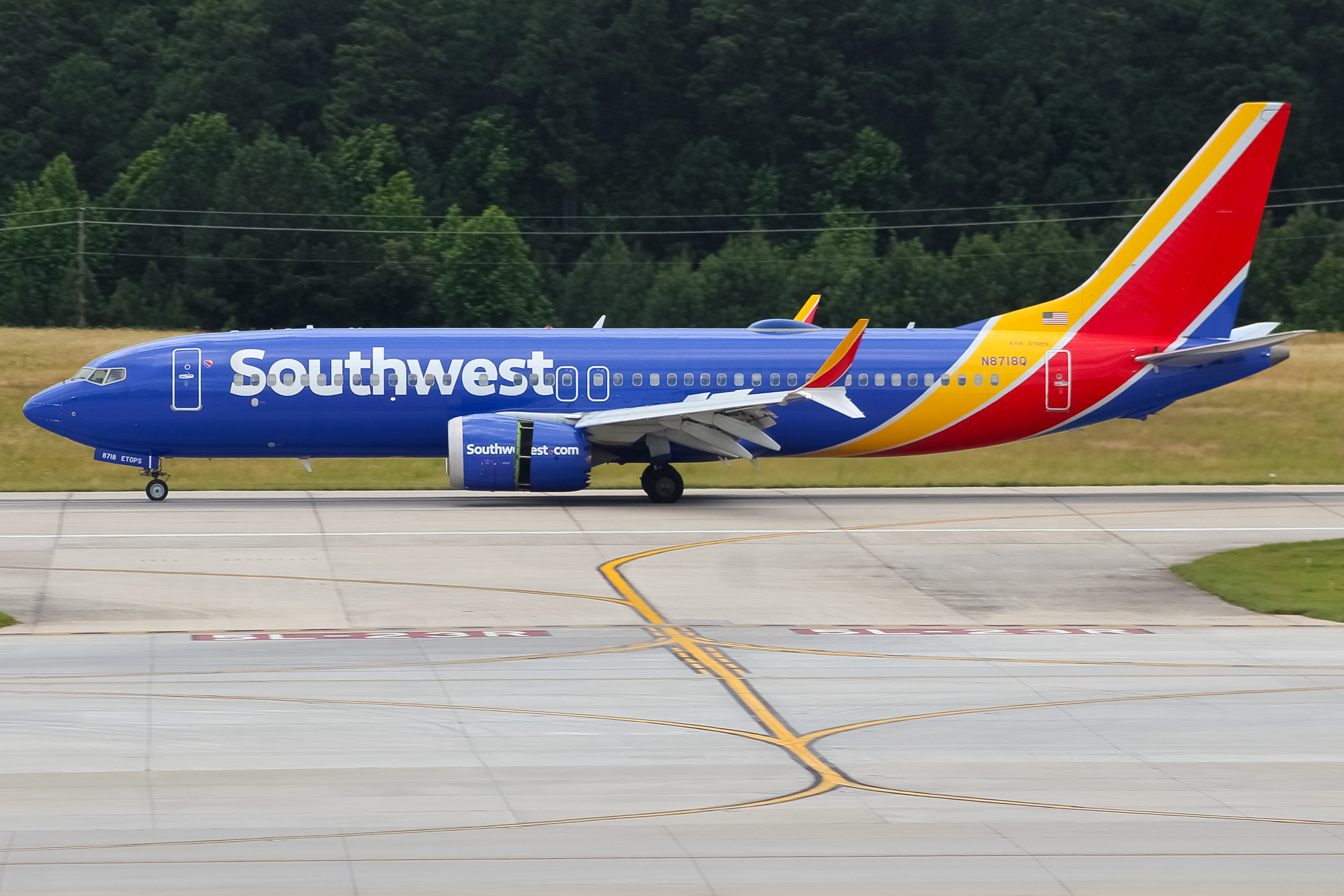 Full size: Southwest Airlines Boeing 737 MAX 8 N8718Q at Raleigh-Durham International Airport