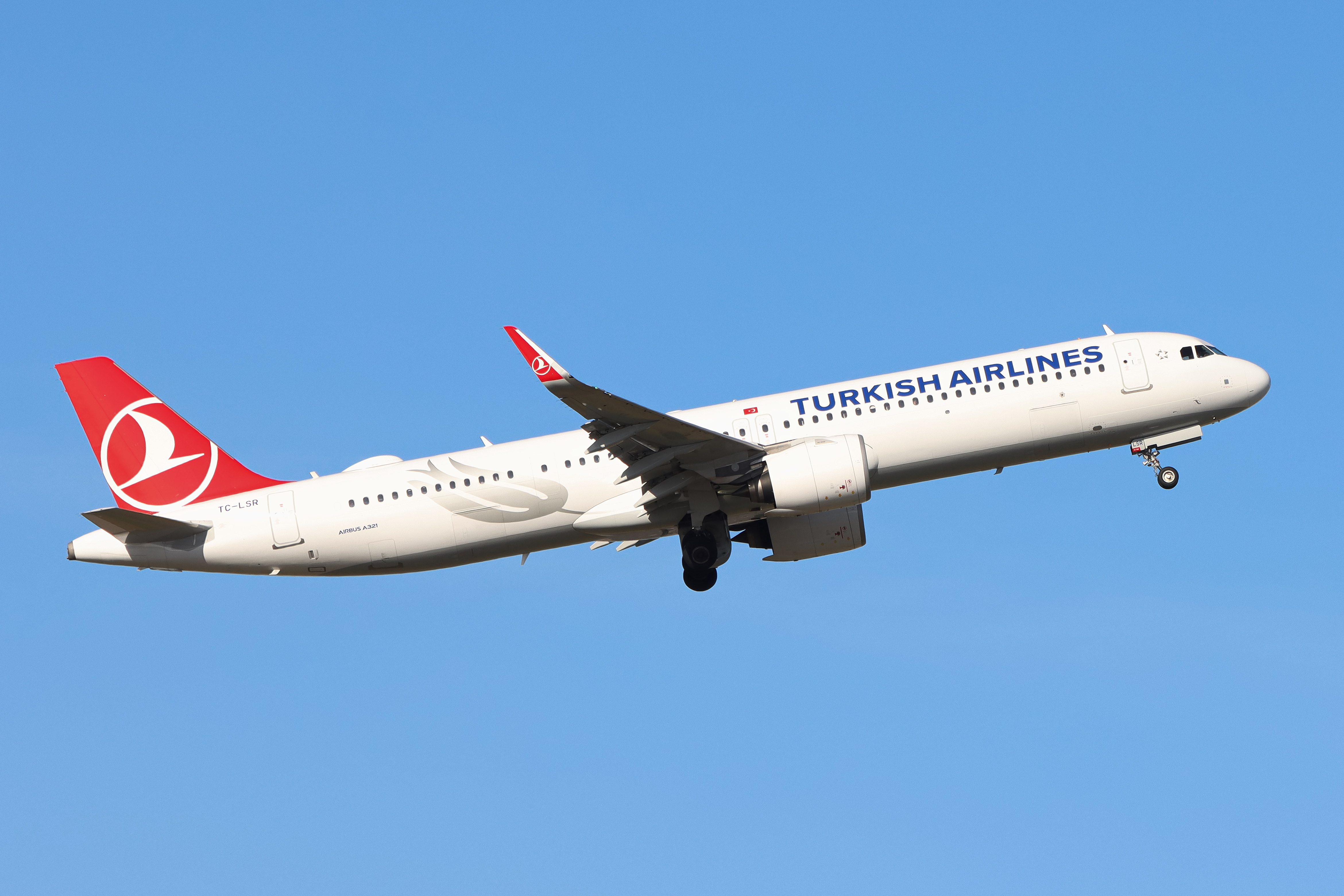 Full size: Turkish Airlines Airbus A321NEO TC-LSR at Birmingham Airport