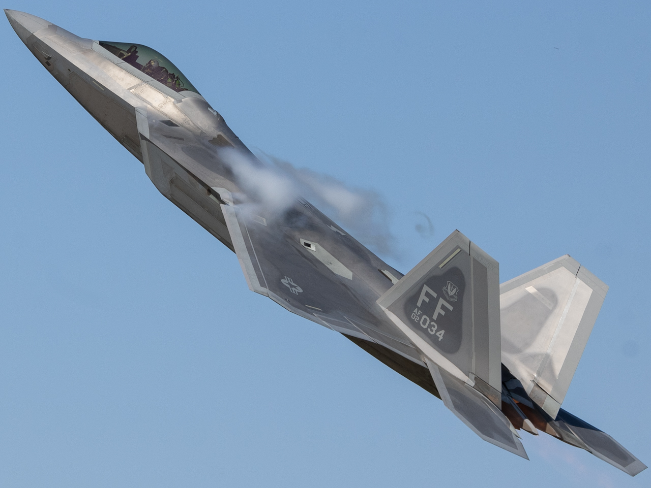 Full size: USAF - United States Air Force Lockheed Martin F-22A Raptor 02-4034 at Wittman Regional Airport