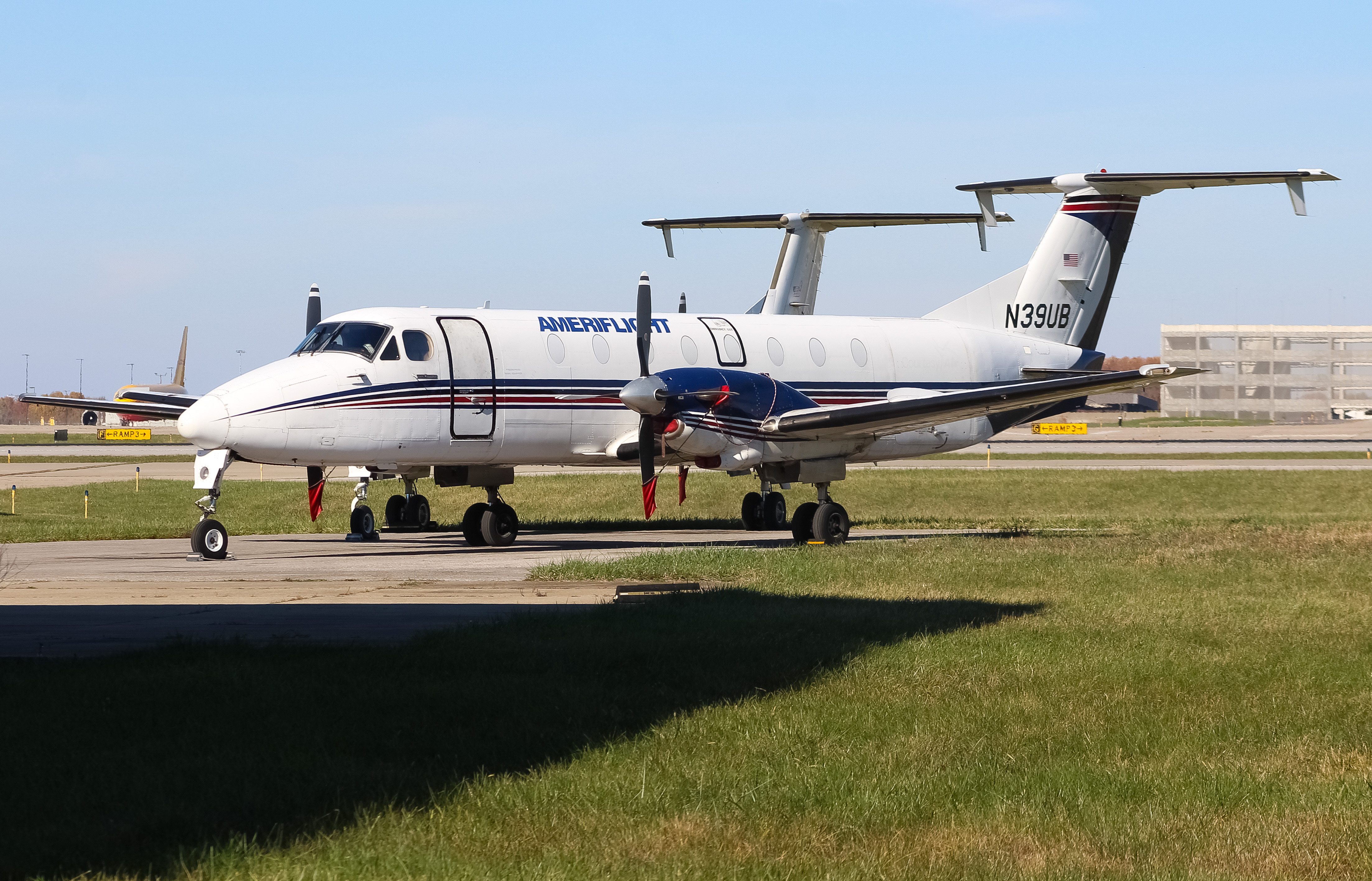 Full size: Ameriflight Beechcraft 1900C N39UB at Cincinnati/Northern Kentucky International Airport