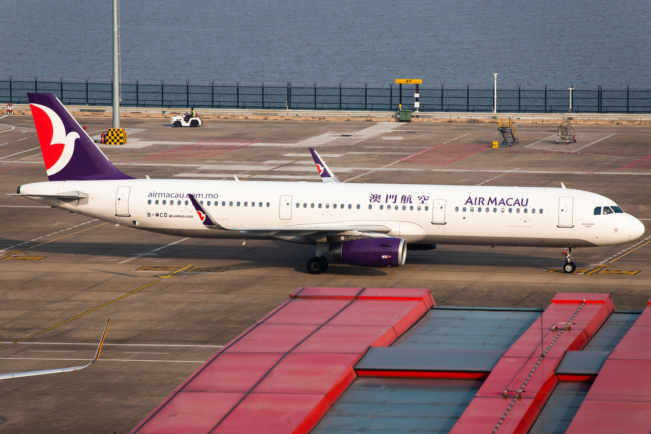 Full size: Air Macau Airbus A321-200 B-MCD at Macau International Airport