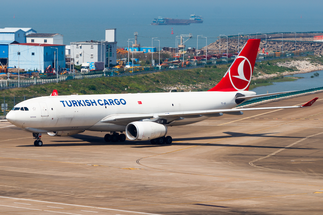Full size: Turkish Airlines Cargo Airbus A330-200F TC-JCI at Macau International Airport