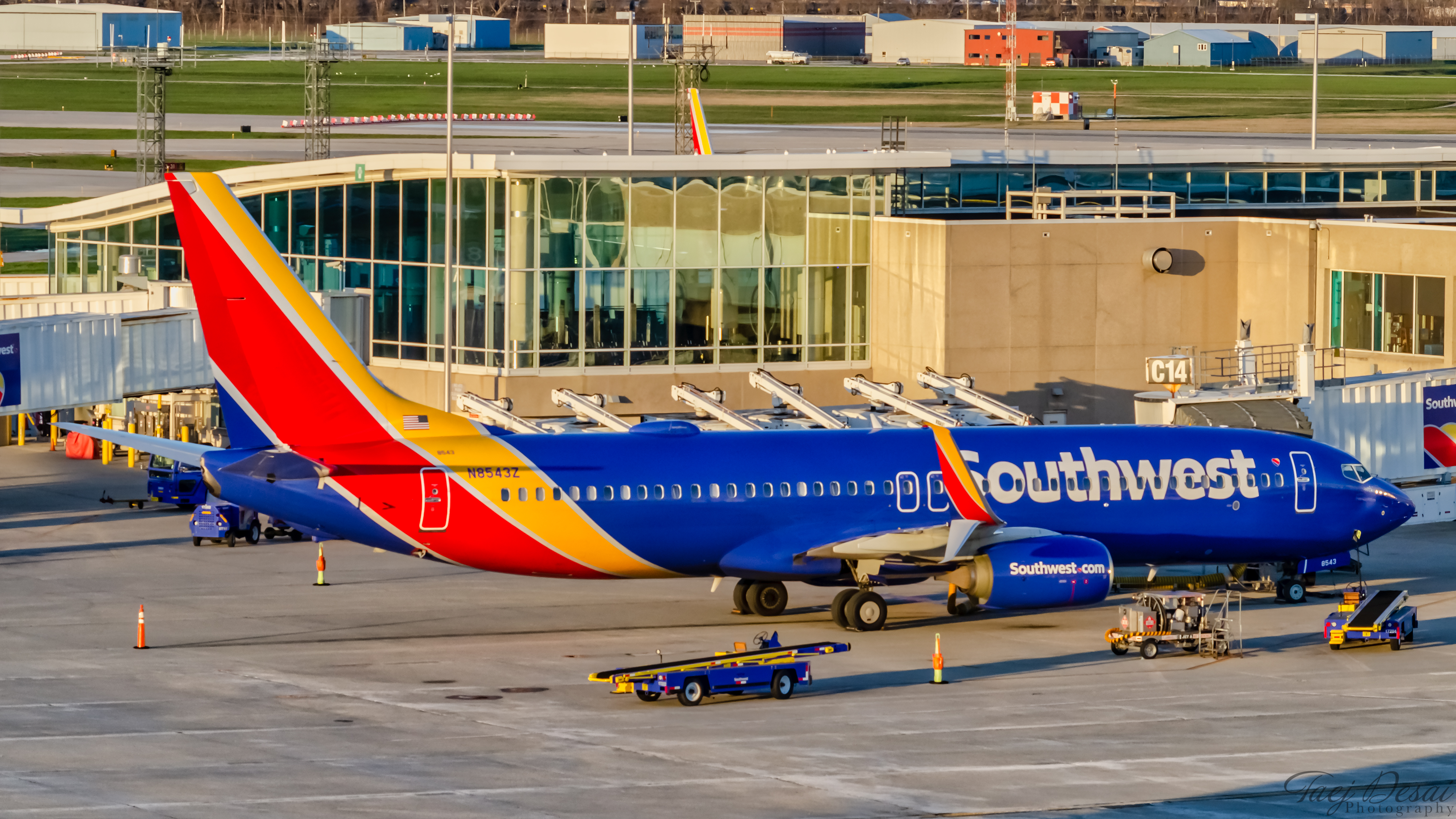 Full size: Southwest Airlines Boeing 737-800 N8543Z at General Mitchell International Airport