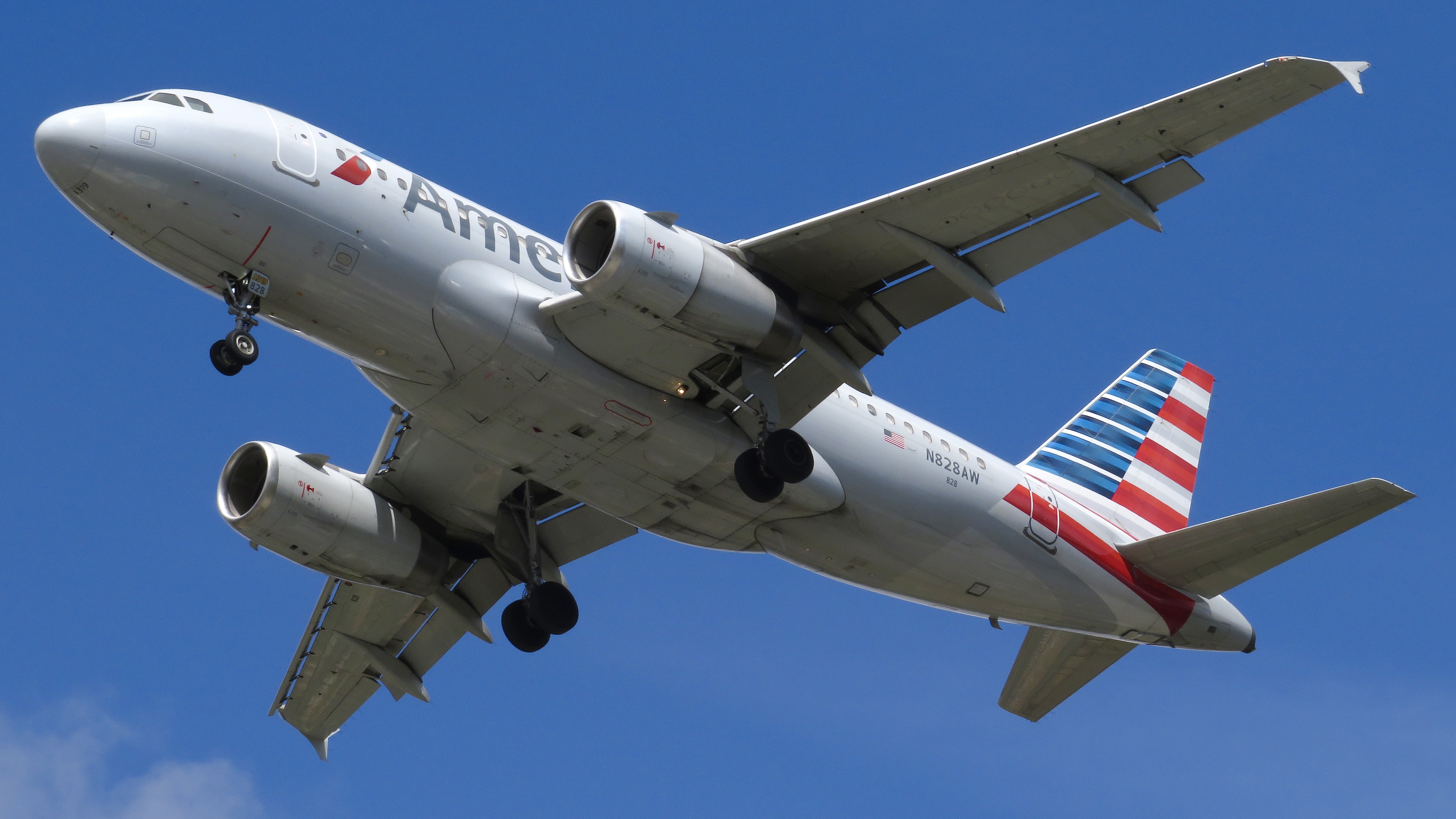 Full size: American Airlines Airbus A319 N828AW at Daytona Beach International Airport