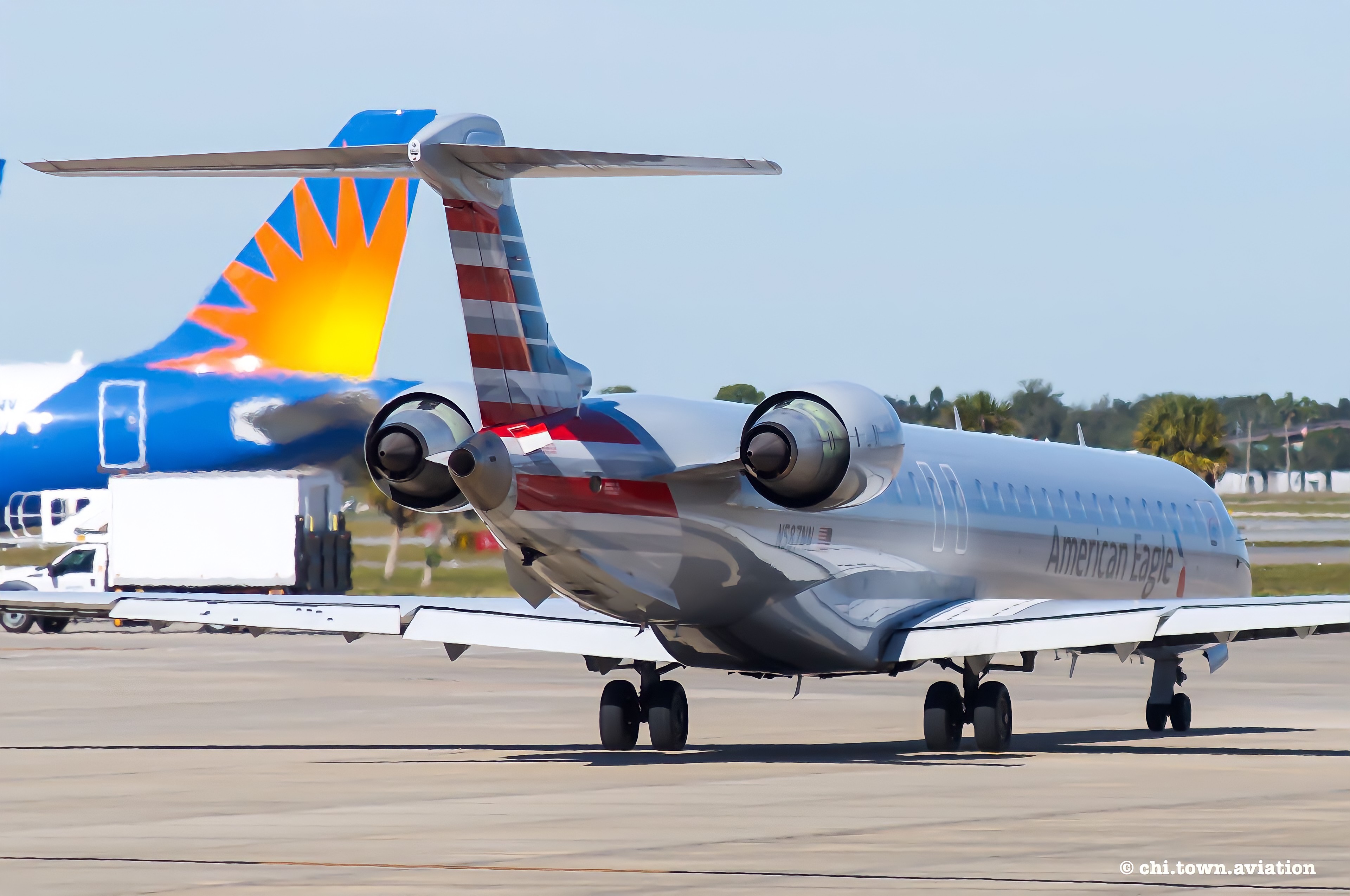 Full size: American Eagle Mitsubishi CRJ-900 N587NN at Sarasota/Bradenton International Airport