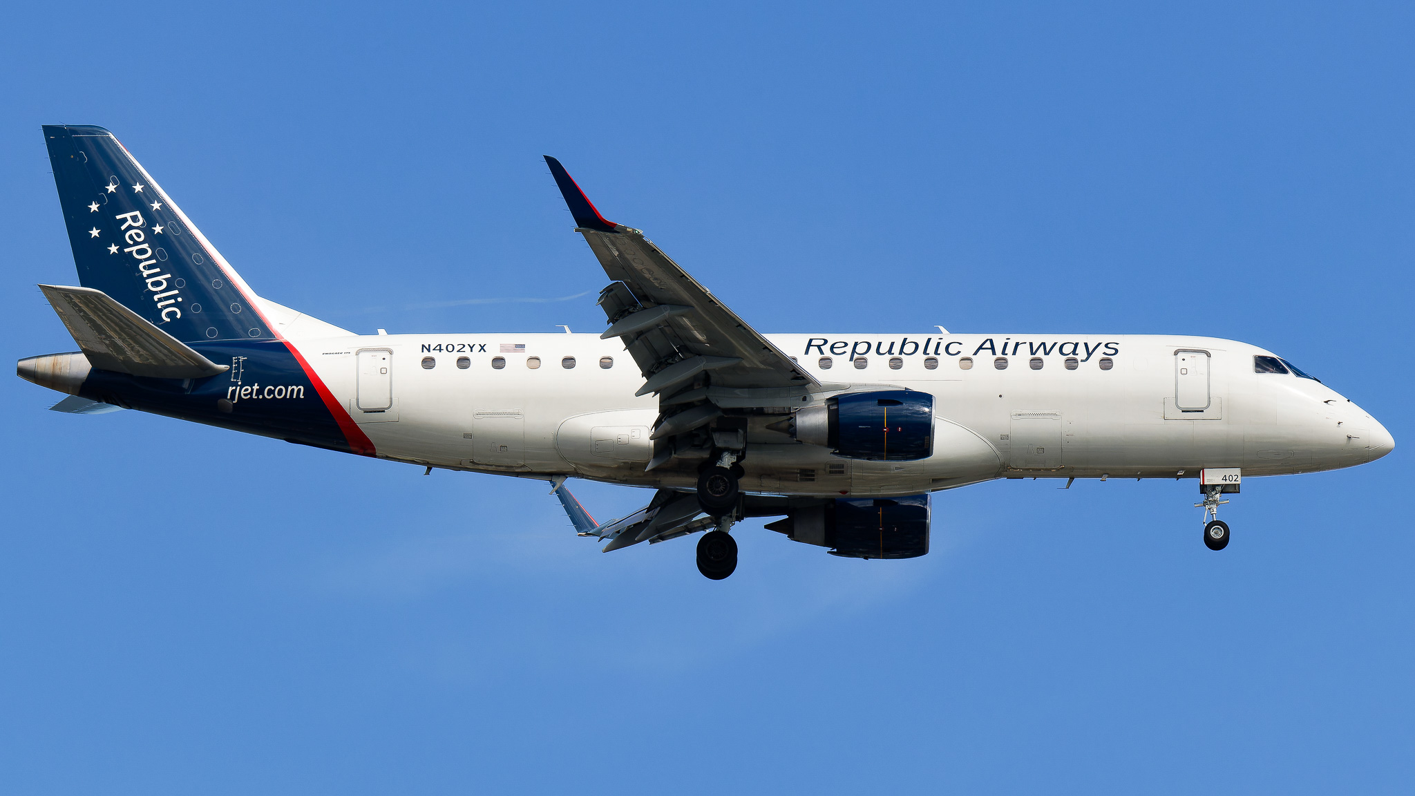 Full size: Republic Airways  Embraer 170-200LR  N402YX at Key West International Airport
