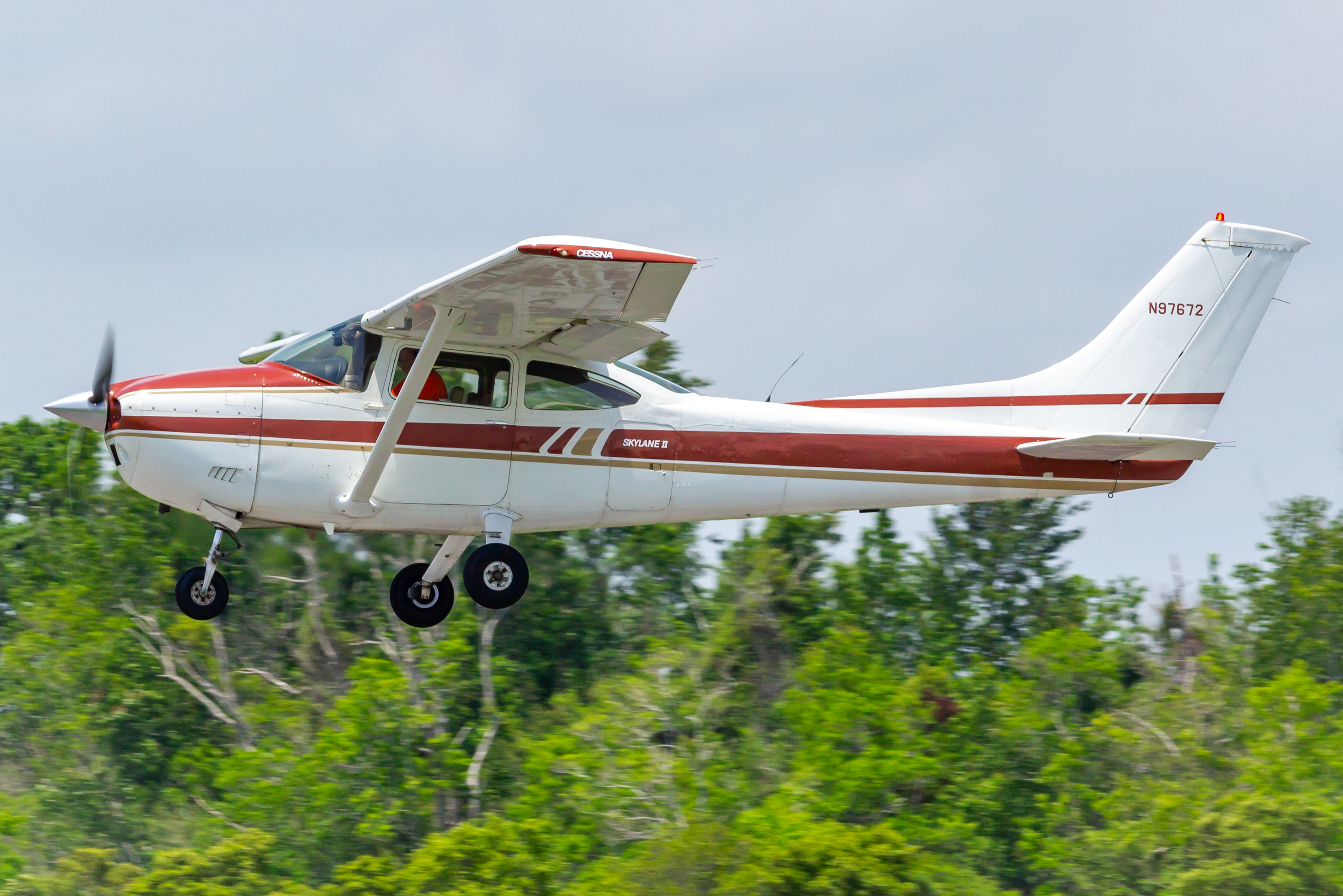 Full size: PRIVATE Cessna 182 Skylane II N97672 at 