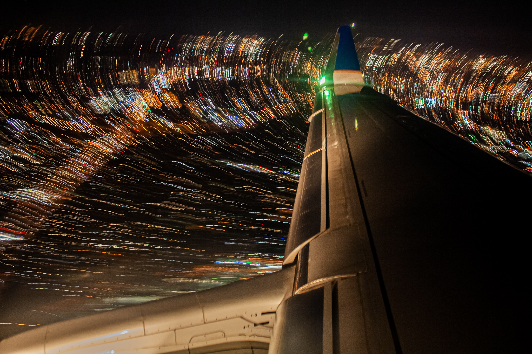 Full size: United Express Embraer E175 N729YX at Newark Liberty International Airport