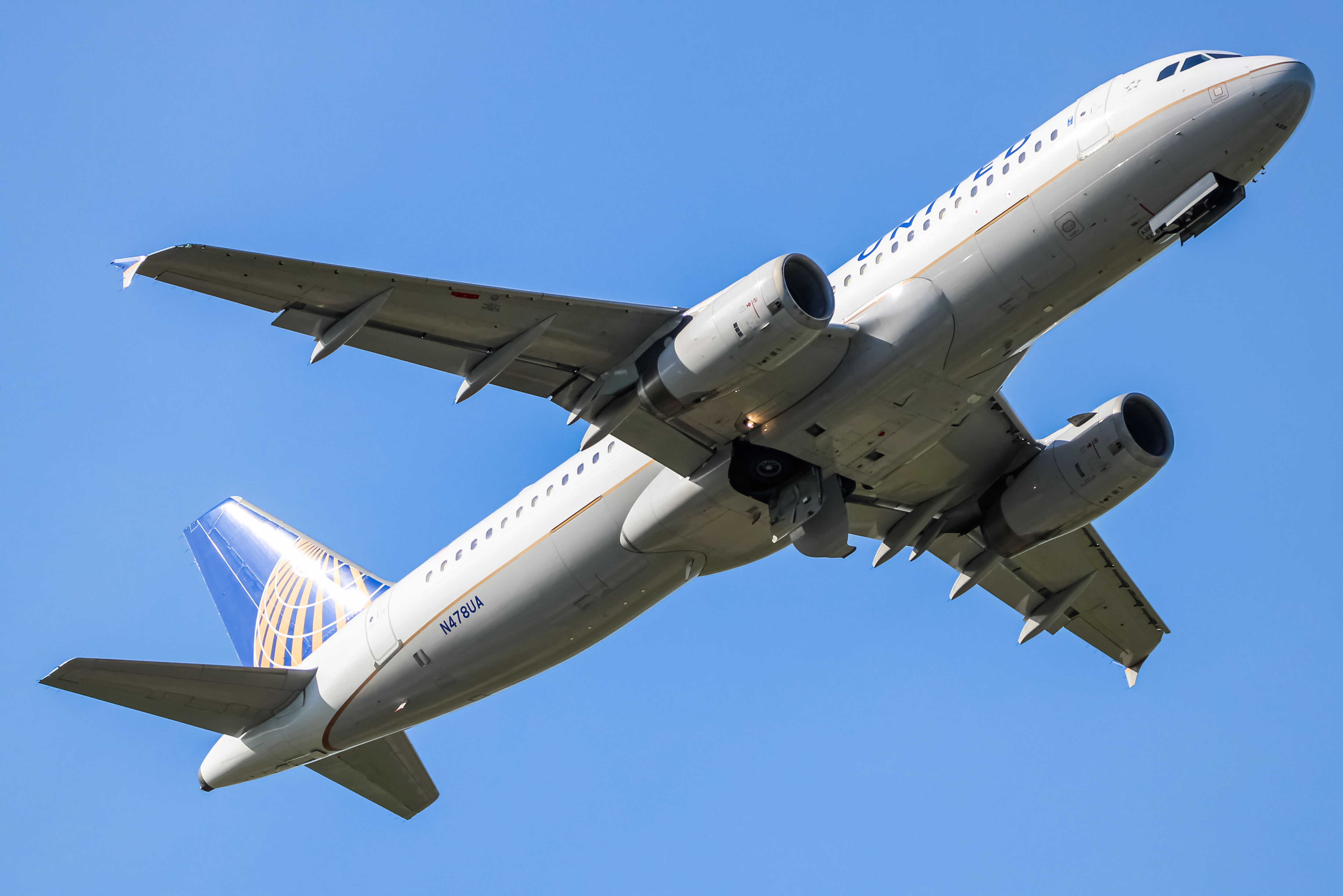 Full size: United Airlines Airbus A319 N478UA at Baltimore/Washington International Thurgood Marshall Airport
