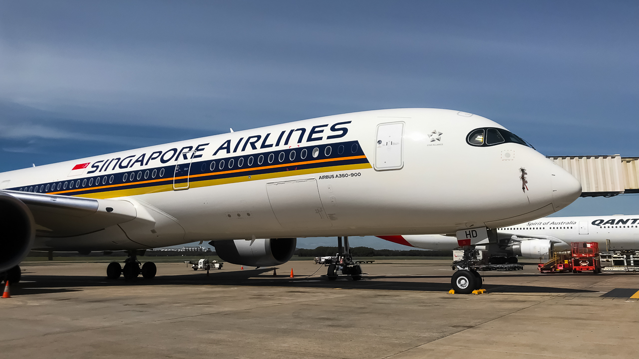 Full size: Singapore Airlines Airbus A350-900 9V-SHD at Brisbane Airport