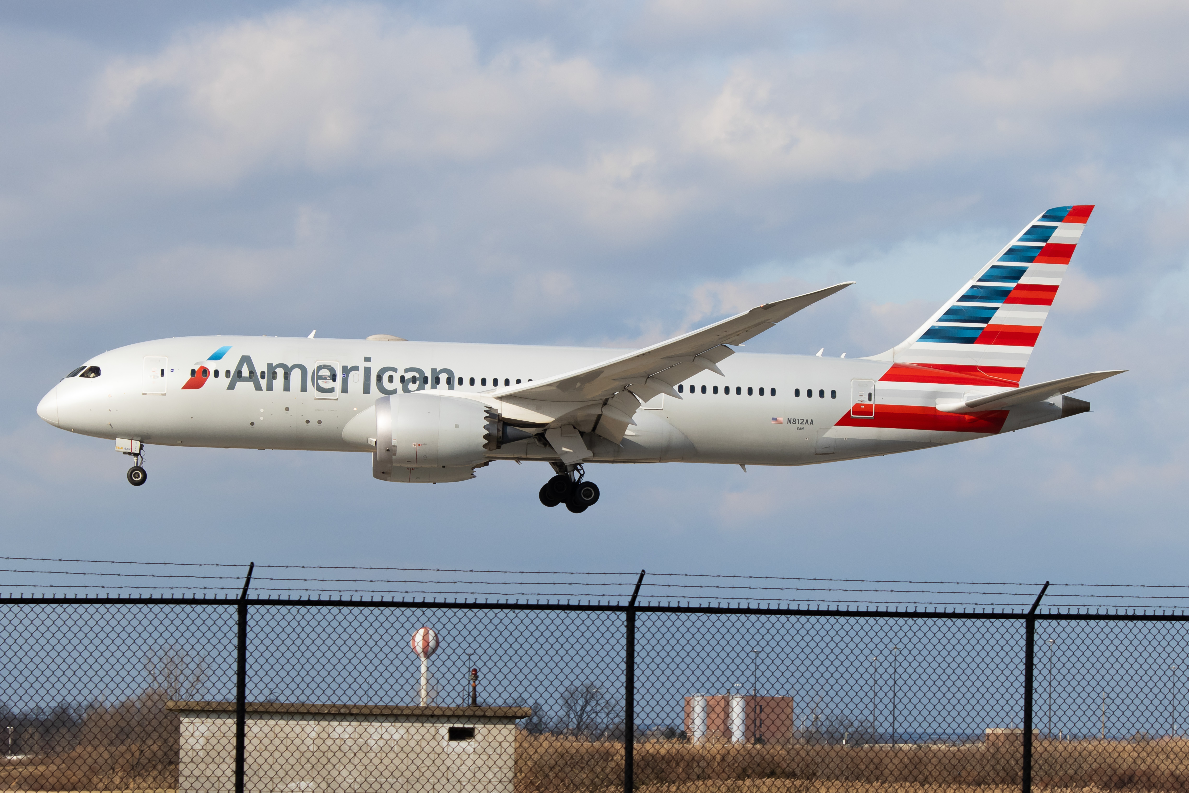 Full size: American Airlines Boeing 787-8 N812AA at Philadelphia International Airport