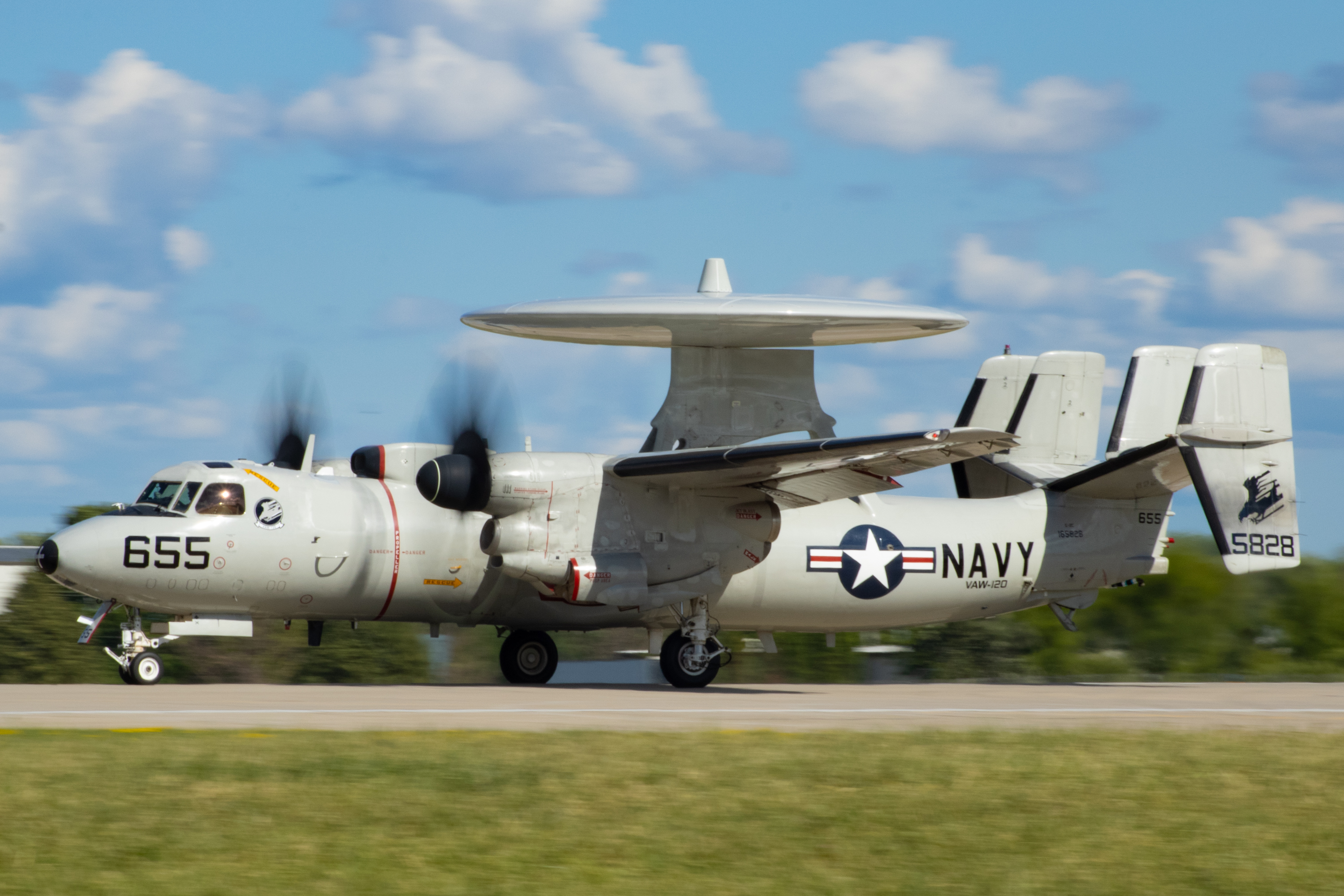 Full size: USN - United States Navy Nothrop Grumman E-2 Hawkeye 165828 at Wittman Regional Airport