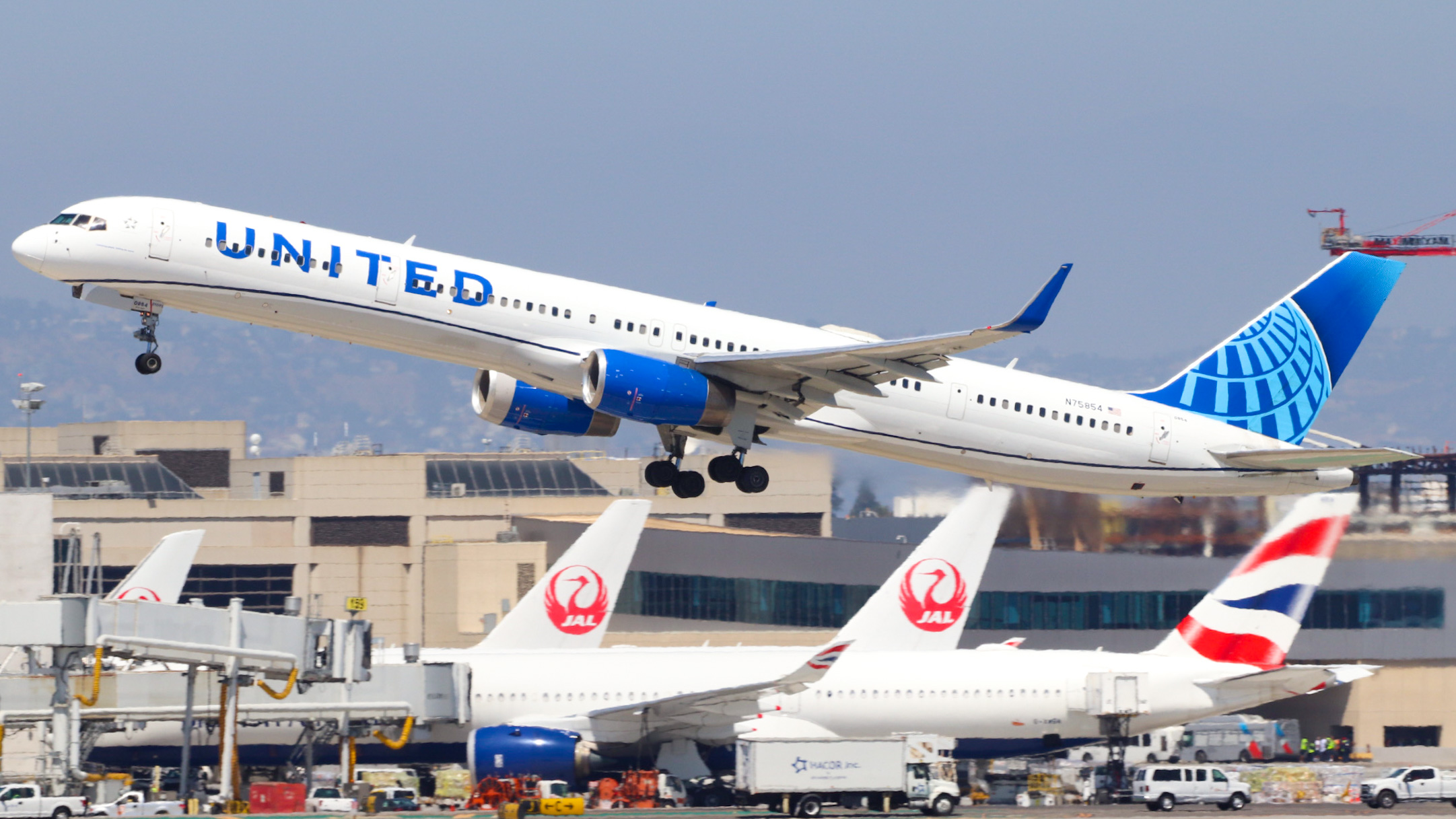 Full size: United Airlines Boeing 757-300 N75854 at Los Angeles International Airport