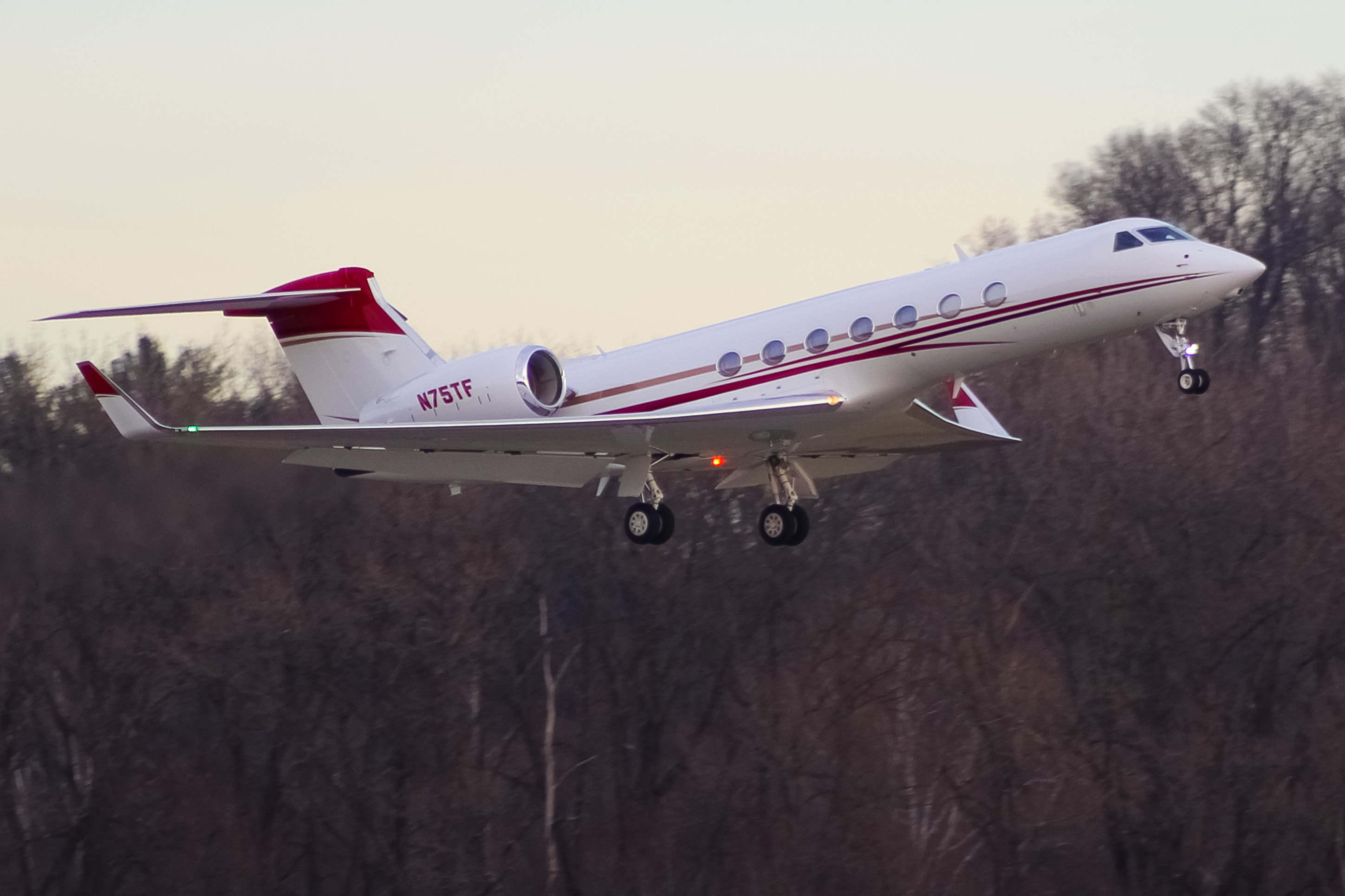 Full size: PRIVATE  Gulfstream V N75TF at Cincinnati Municipal Airport/Lunken Field