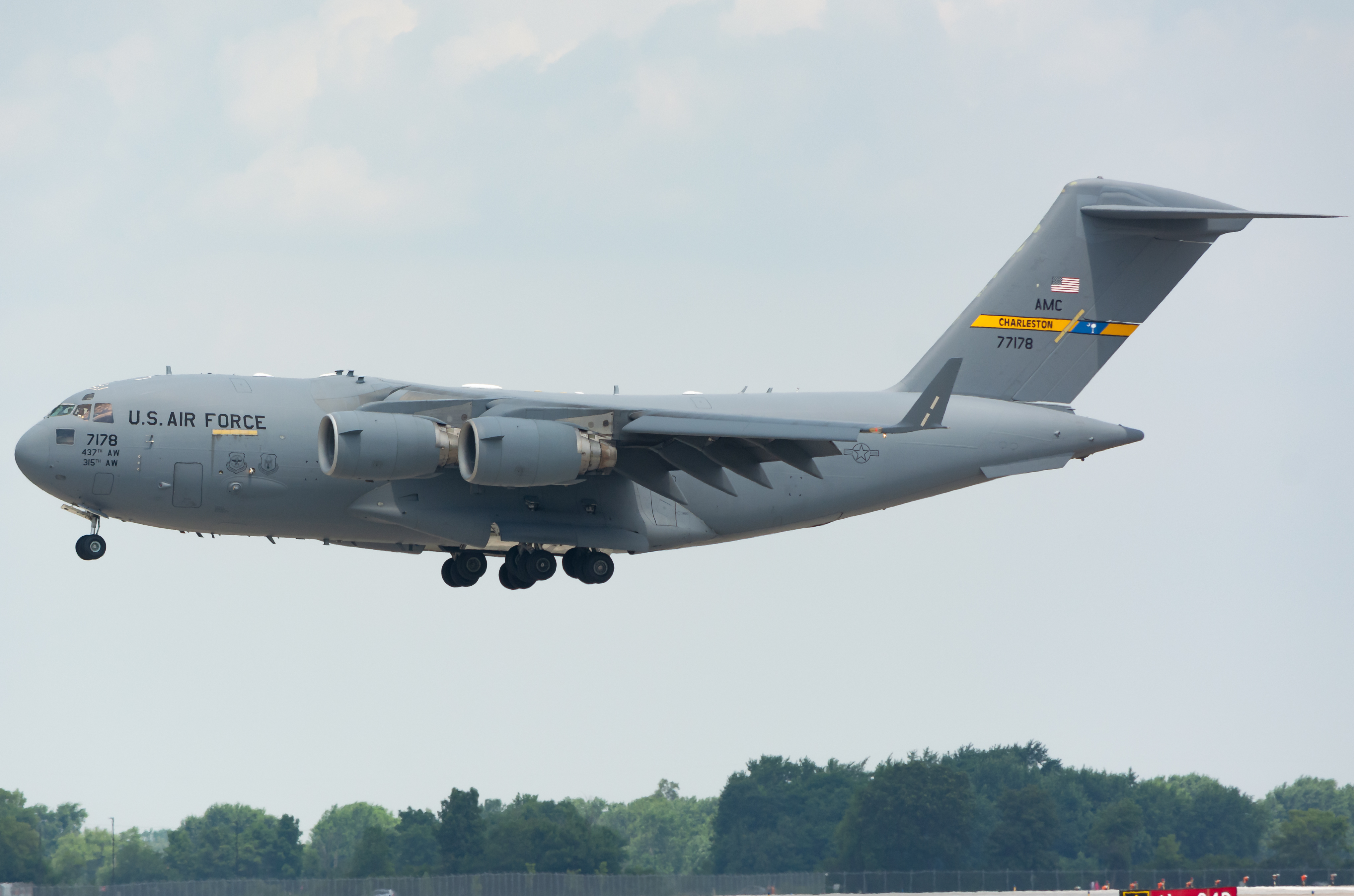Full size: USAF - United States Air Force Boeing C-17 Globemaster III 07-7178 at James M Cox Dayton International Airport