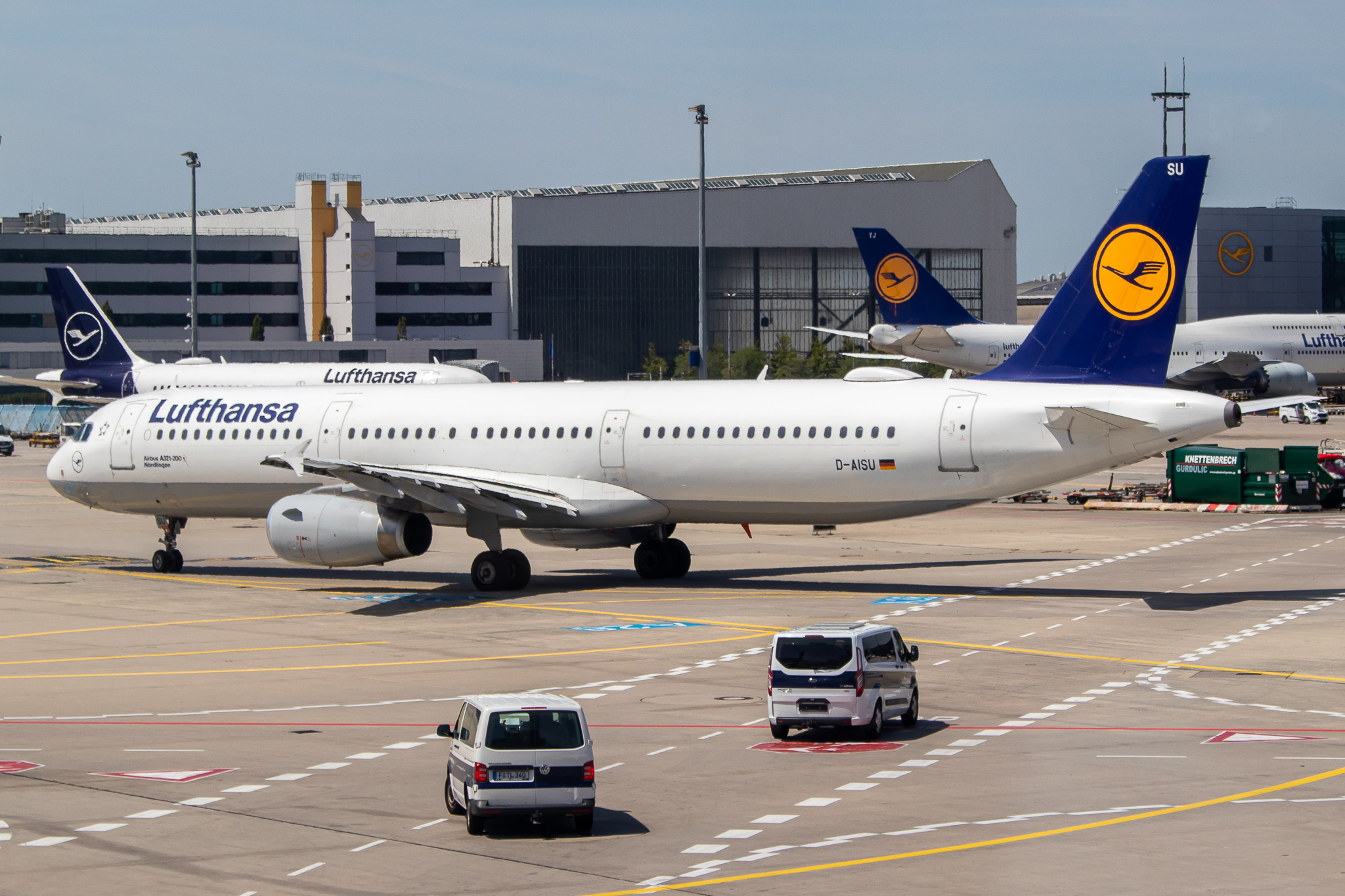 Full size: Lufthansa Airbus A321-200 D-AISU at Frankfurt International Airport
