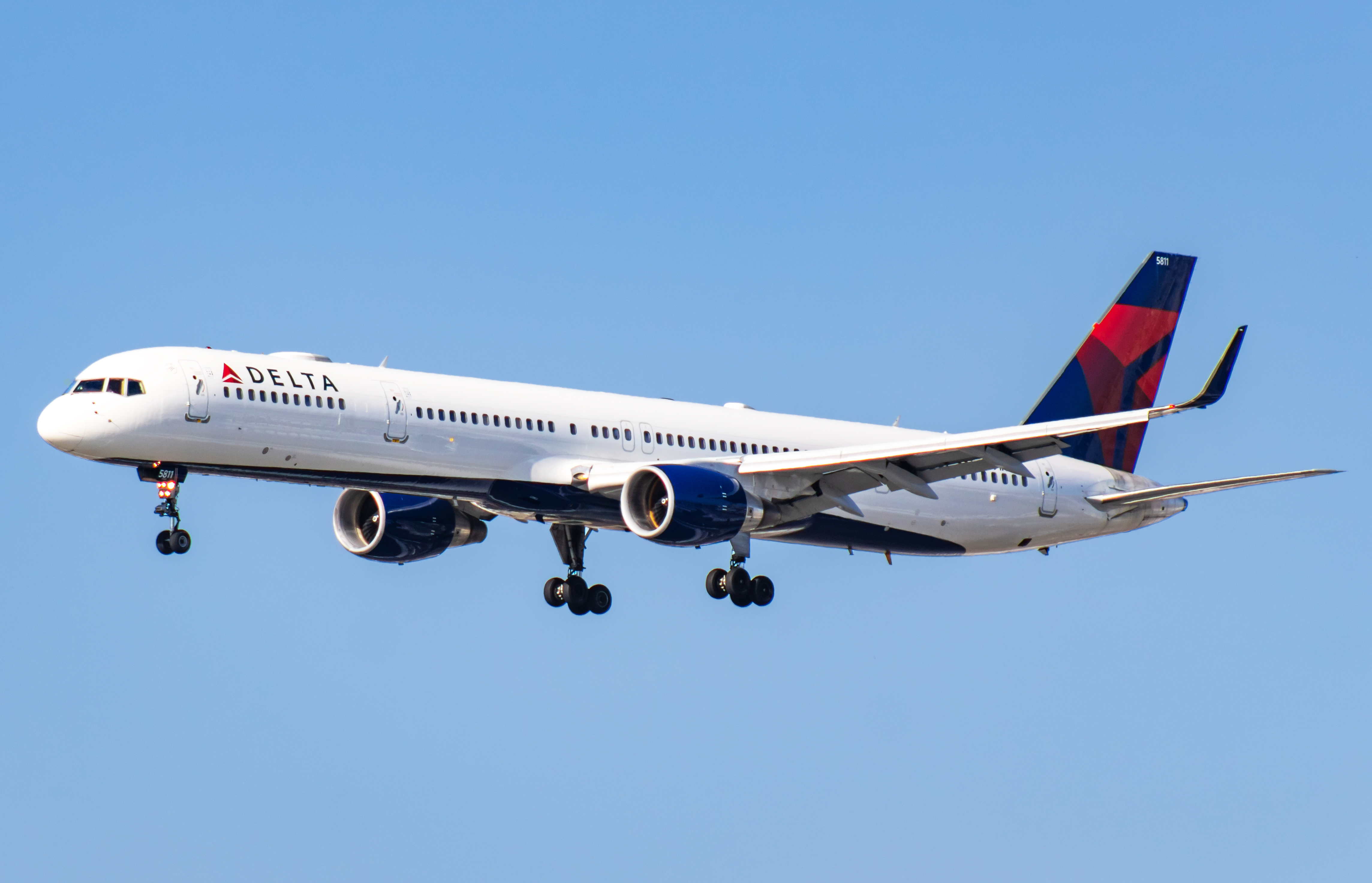 Full size: Delta Airlines Boeing 757-300 N591NW at San Diego International Airport