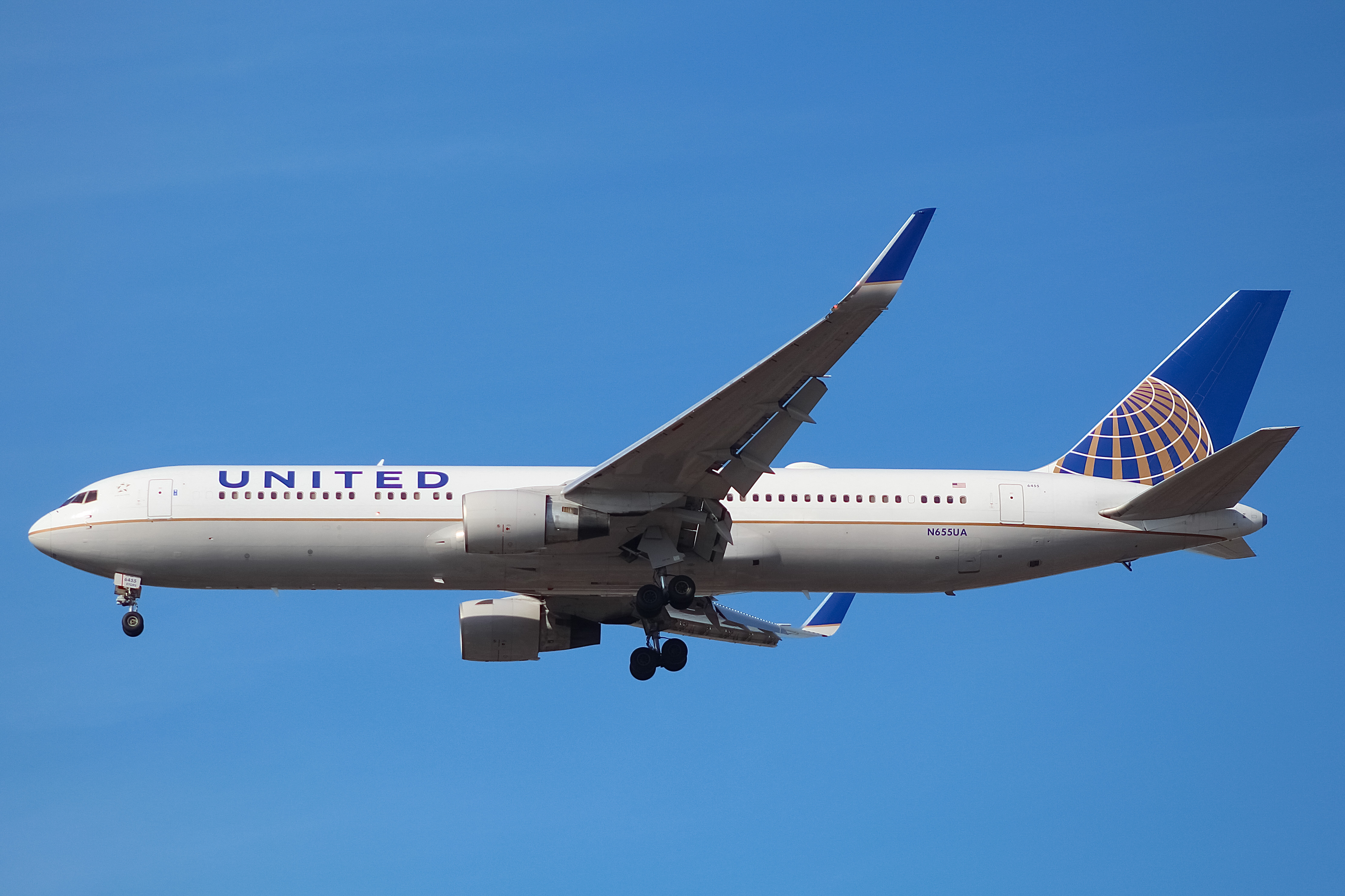Full size: United Airlines Boeing 767-300ER N655UA at Chicago O'Hare International Airport