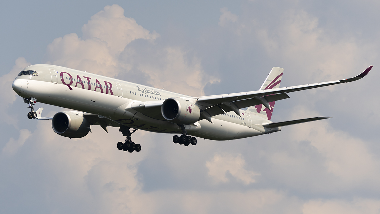 Full size: Qatar Airways Airbus A350-1000 A7-ANS at Washington Dulles International Airport