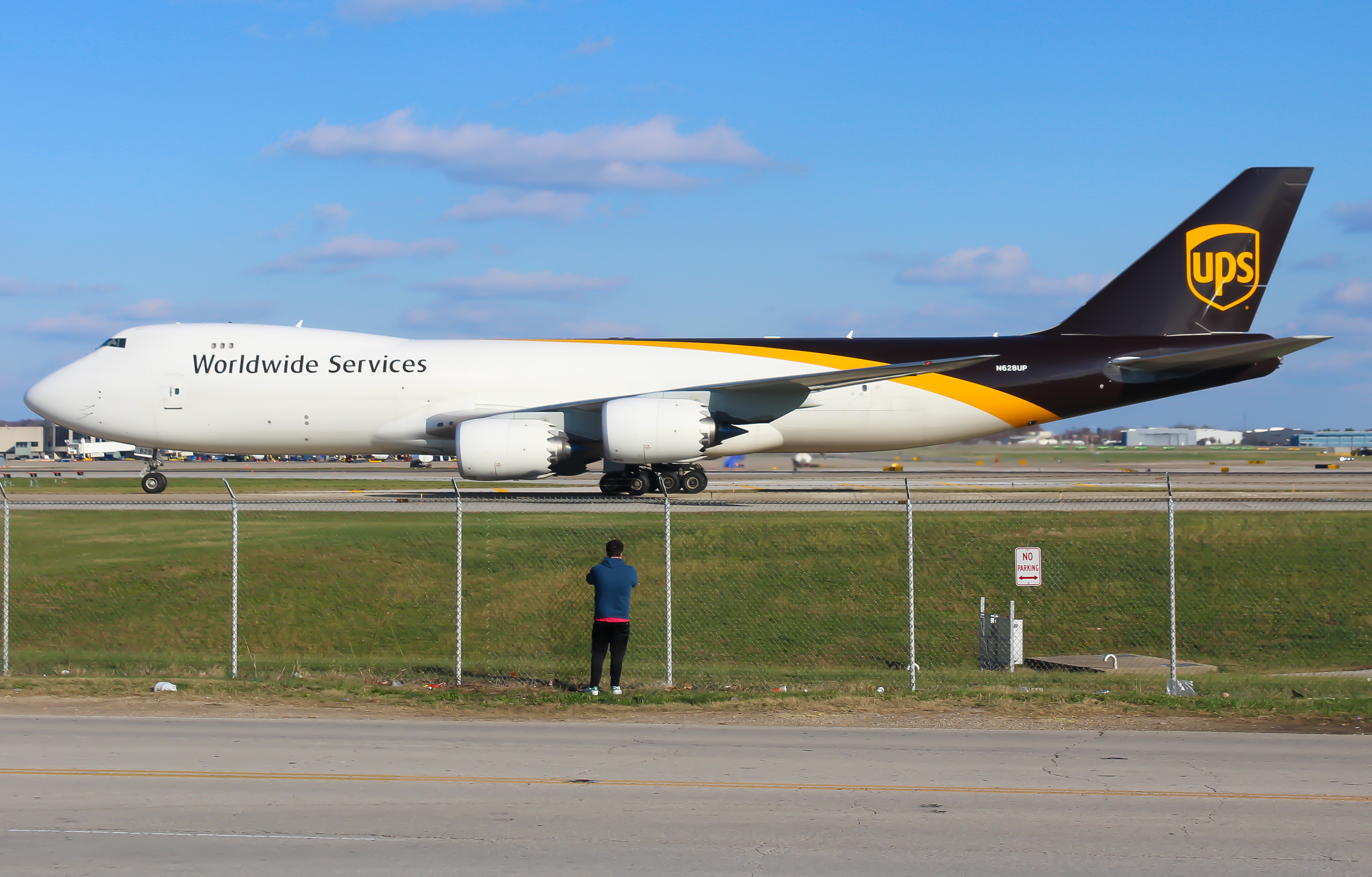 Full size: United Parcel Service Boeing 747-8F N628UP at Louisville Muhammad Ali International Airport