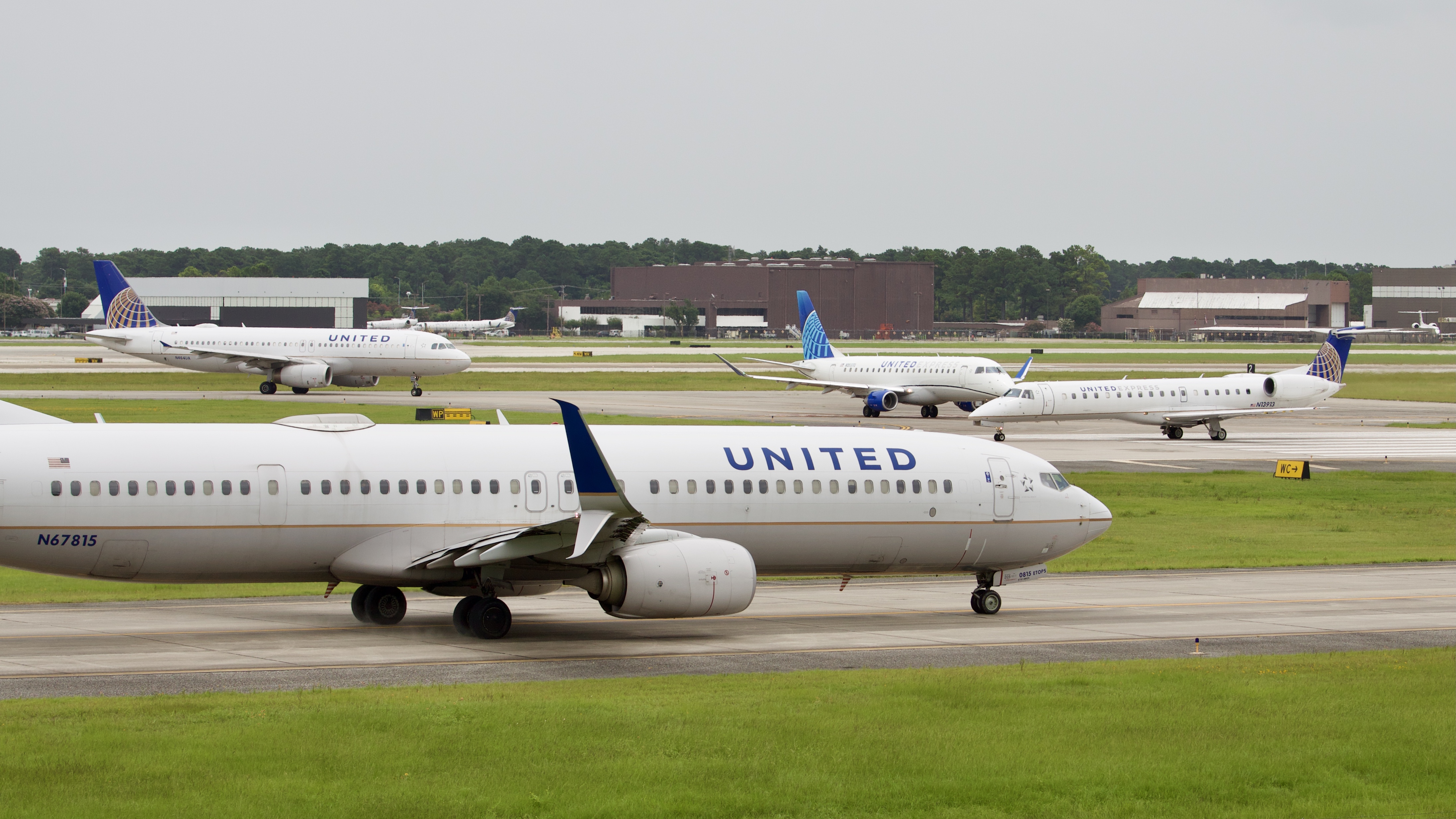 Full size: Airport Photo KIAH at Houston-George Bush Intercontinental Airport