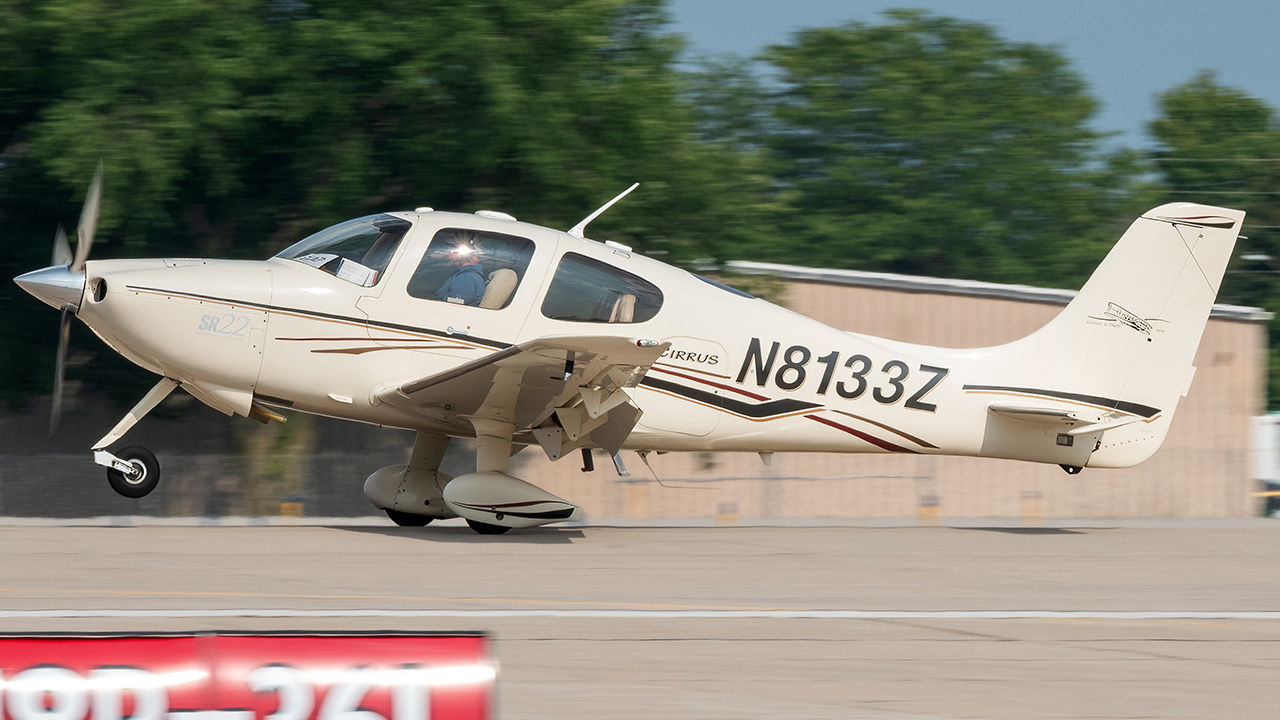 Full size: PRIVATE Cirrus SR-22 N8133Z at Wittman Regional Airport