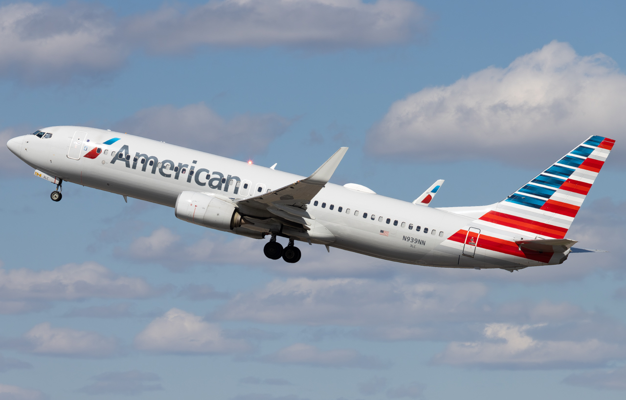 Full size: American Airlines  Boeing 737-800 N939NN at Minneapolis-St Paul International/Wold-Chamberlain Airport