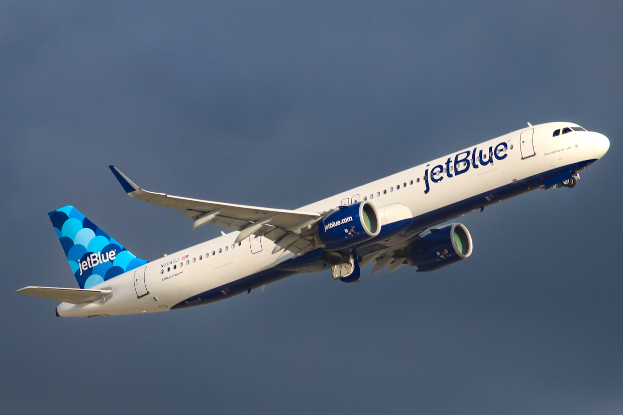 Full size: JetBlue Airways Airbus A321NEO N2043J at Fort Lauderdale/Hollywood International Airport