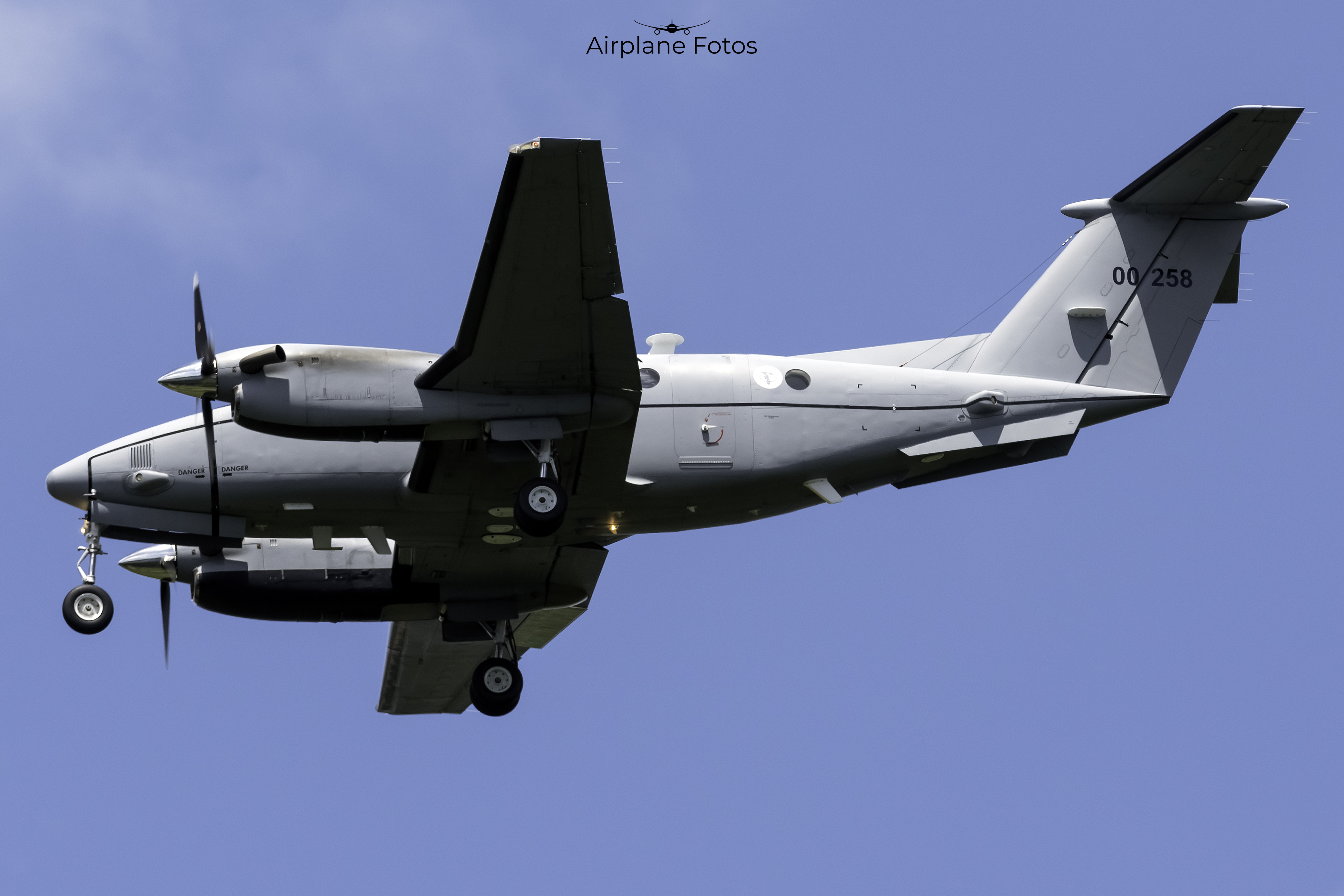 Full size: US Army C-12 10-00258 at Harrisburg International Airport