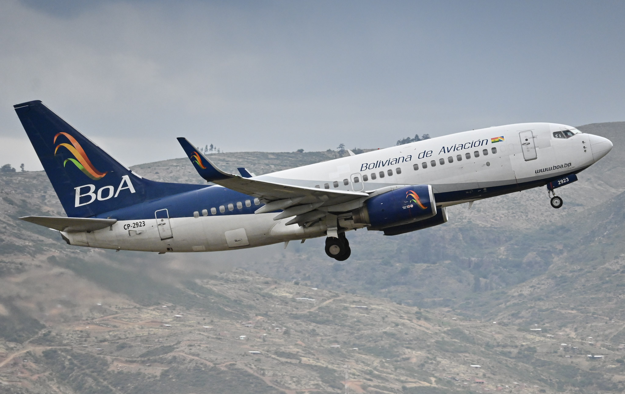 Full size:  Boliviana de Aviación Boeing 737-700 CP-2923 at Cochabamba Jorge Wilstermann International Airport
