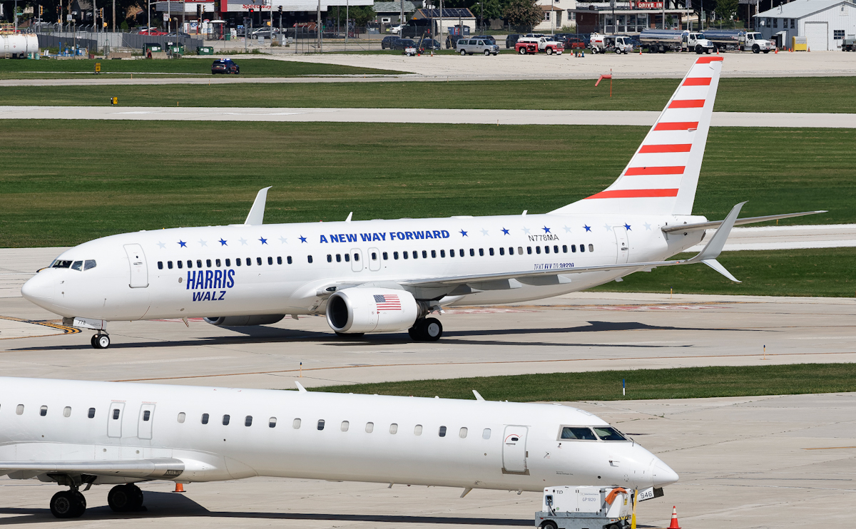 Full size: Kaiser Air Boeing 737-800 N778MA at General Mitchell International Airport