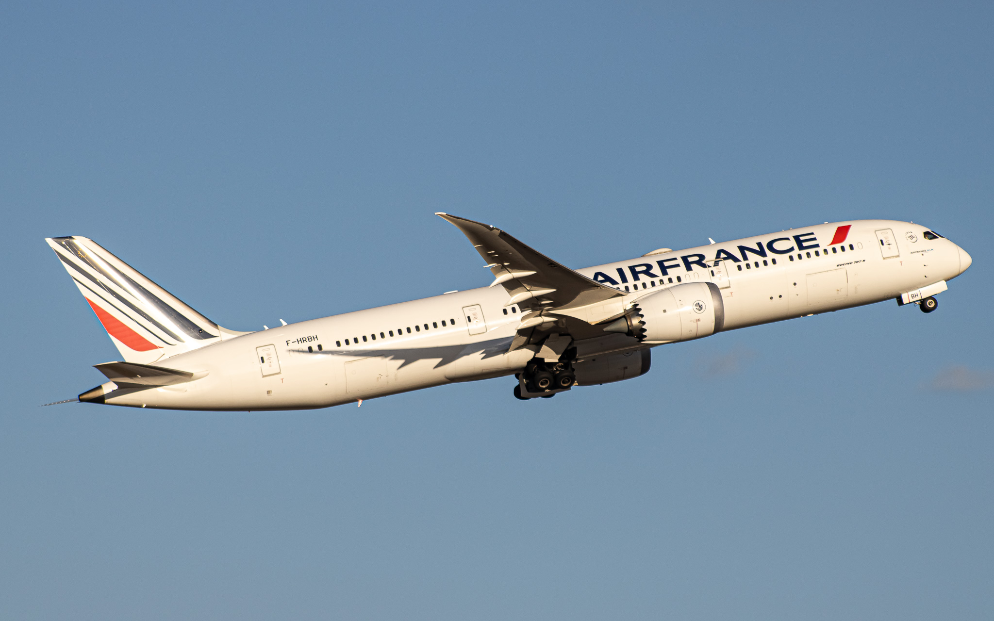Full size: Air France Boeing 787-9 F-HRBH at Houston-George Bush Intercontinental Airport