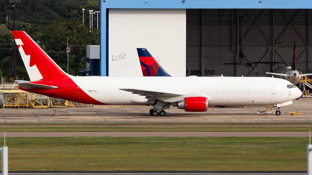 Full size: Air Canada Rouge Boeing 767-300ER N287CM at Tampa International Airport