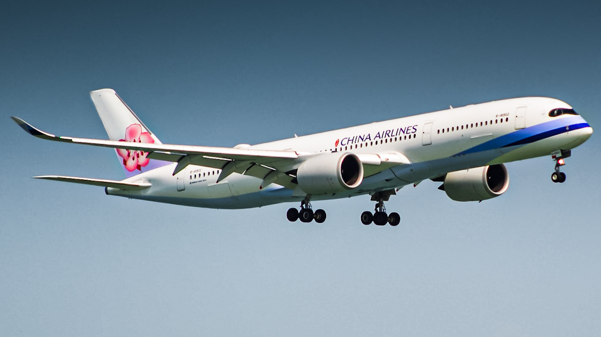 Full size: China Airlines Airbus A350-900 B-18902 at 