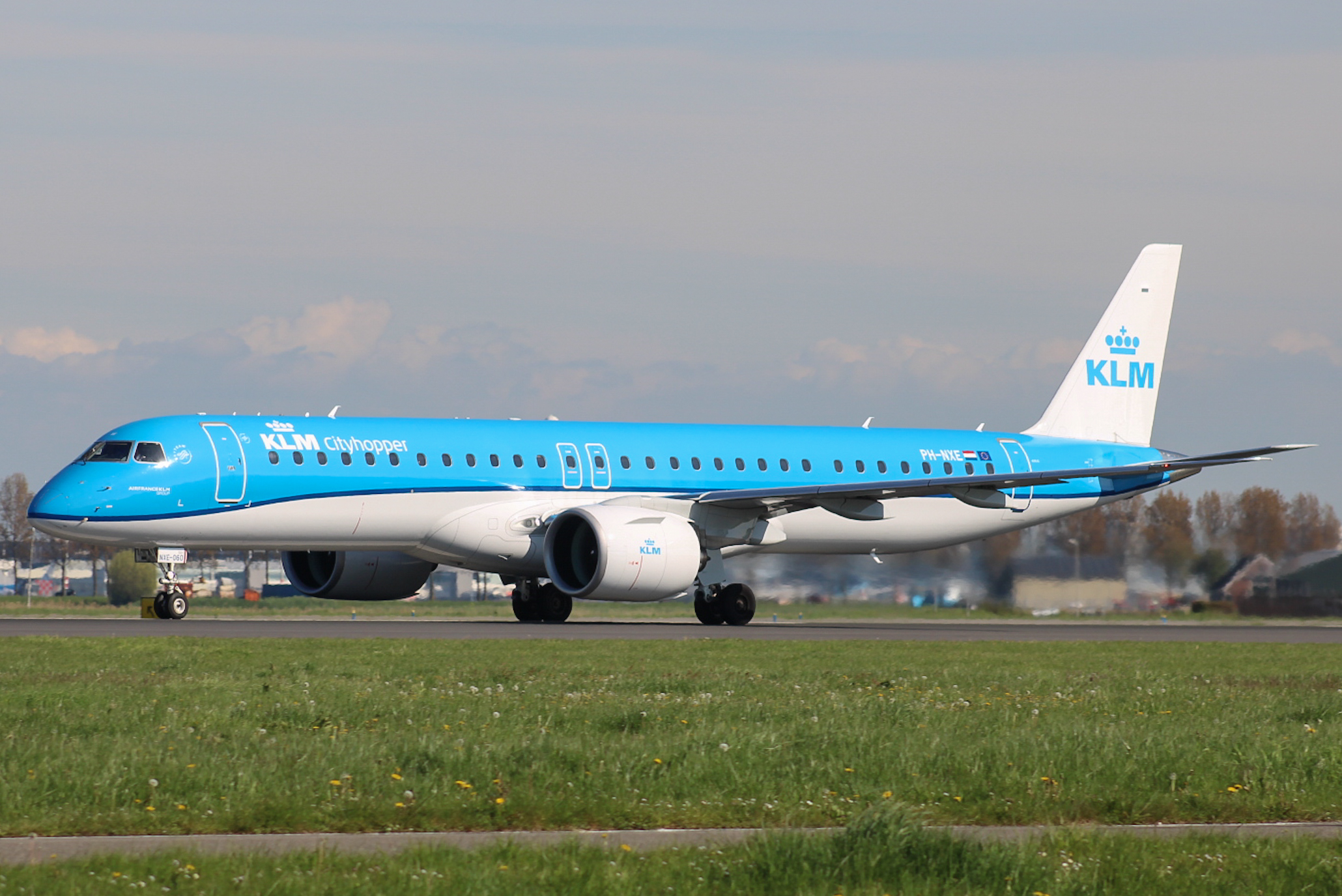 Full size: KLM CityHopper Embraer E195-E2 PH-NXE at Amsterdam Schiphol Airport
