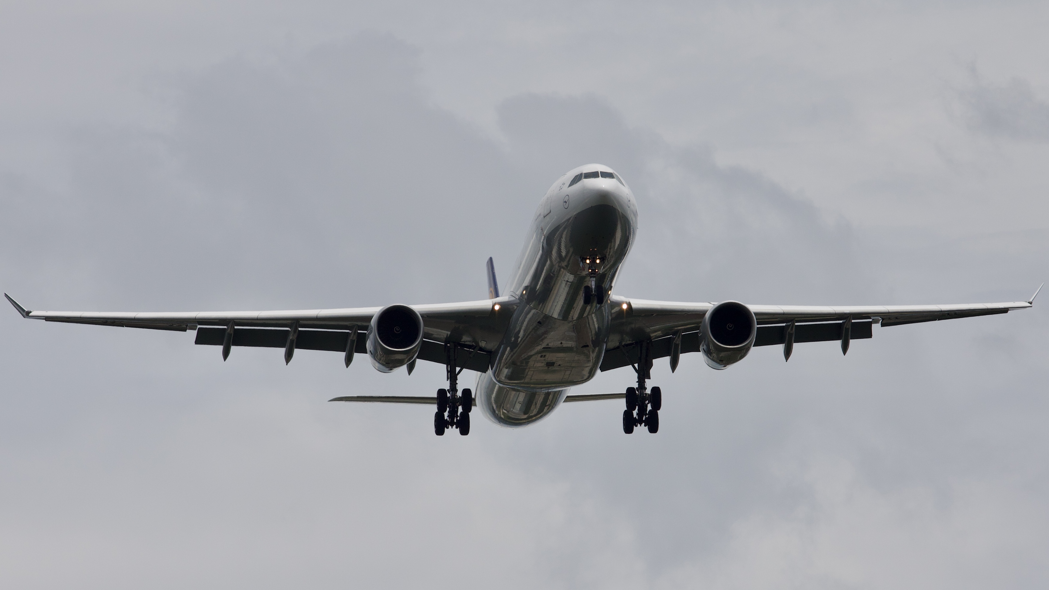 Full size: Lufthansa Airbus A330-300 D-AIKH at Houston-George Bush Intercontinental Airport