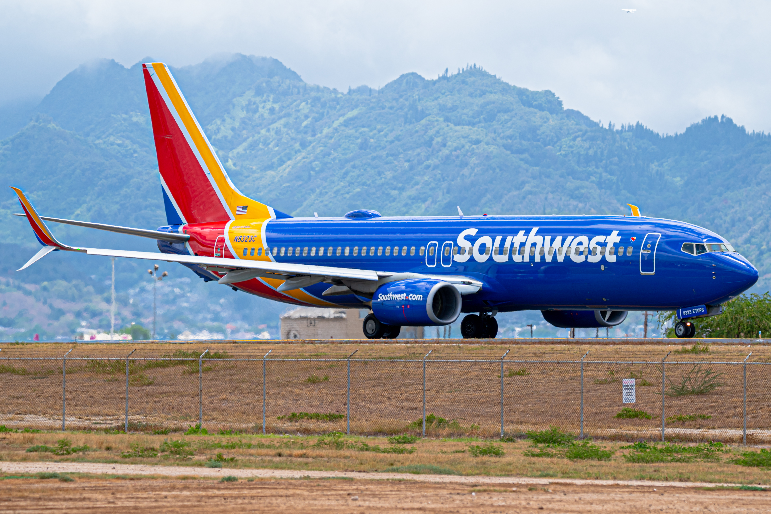 Full size: Southwest Airlines Boeing 737-800 N8323C at Daniel K Inouye International Airport