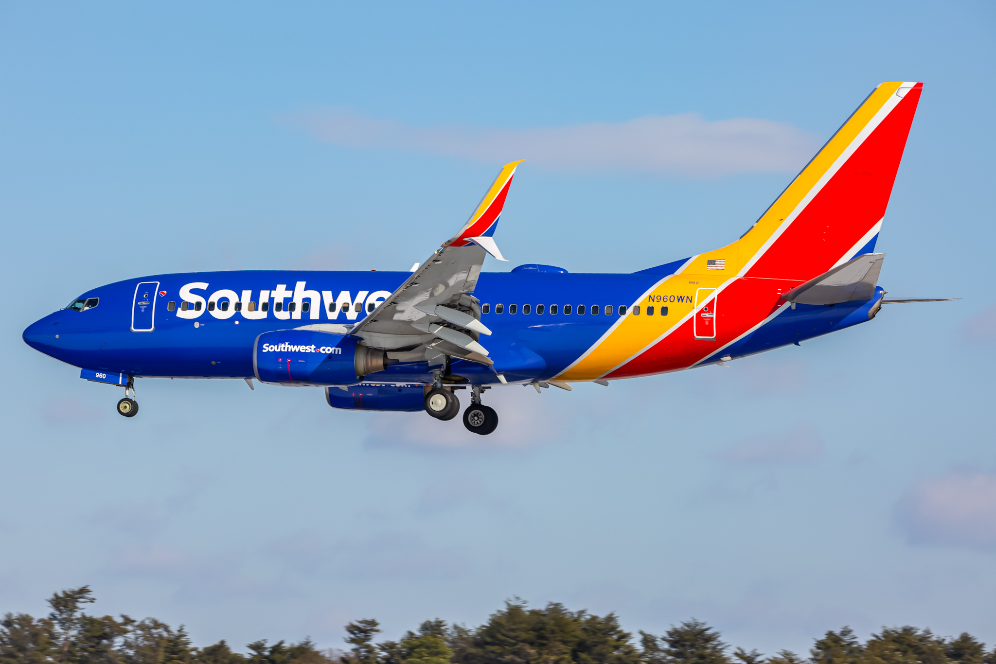 Full size: Southwest Airlines Boeing 737-700 N960WN at Baltimore/Washington International Thurgood Marshall Airport