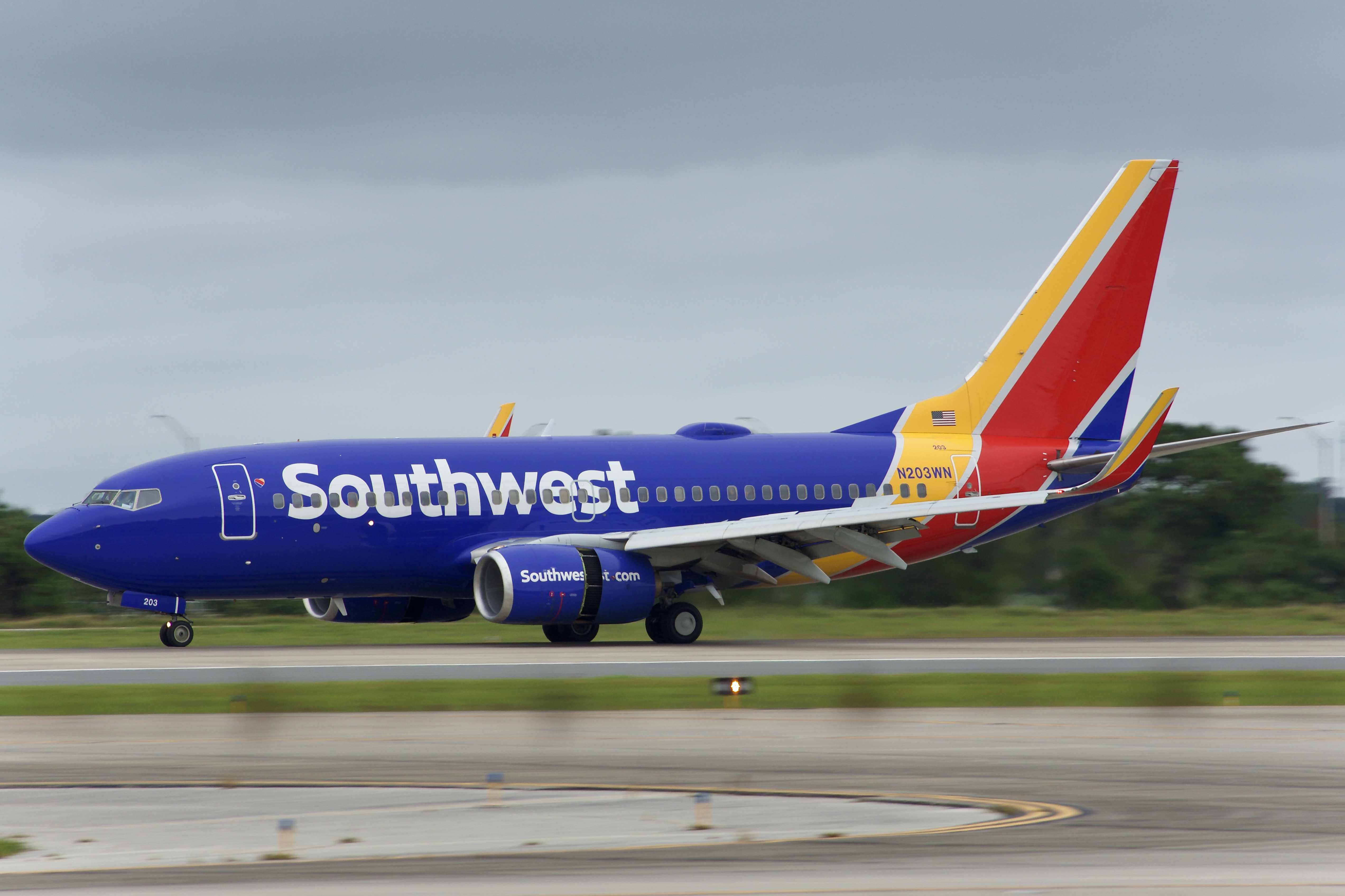 Full size: Southwest Airlines Boeing 737-700 N203WN at Orlando International Airport
