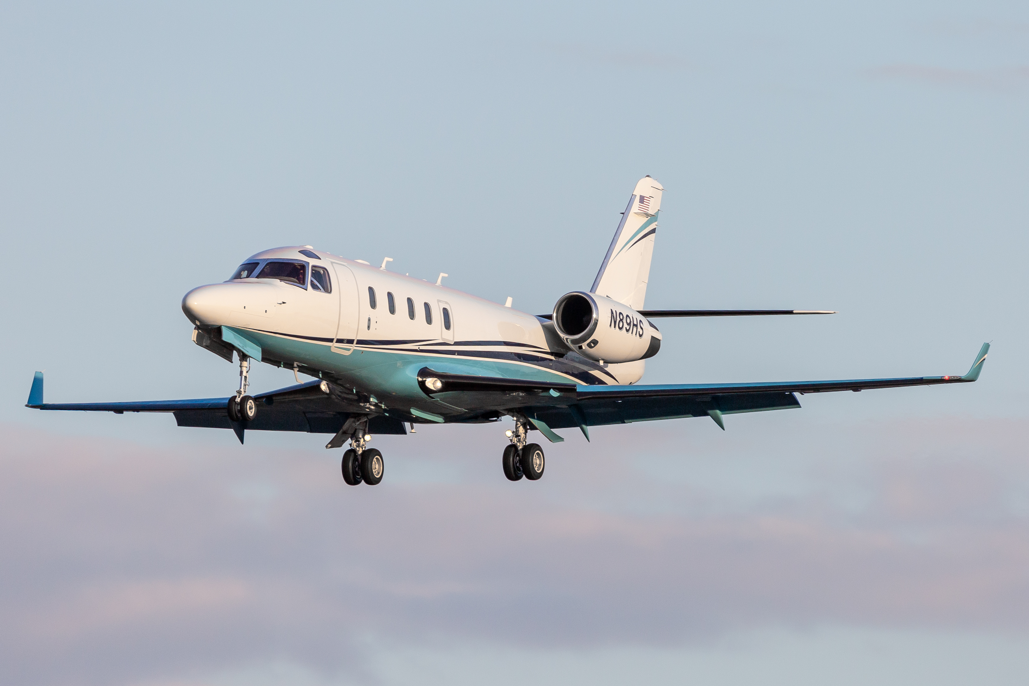 Full size: PRIVATE Gulfstream G100 N89HS at Baltimore/Washington International Thurgood Marshall Airport