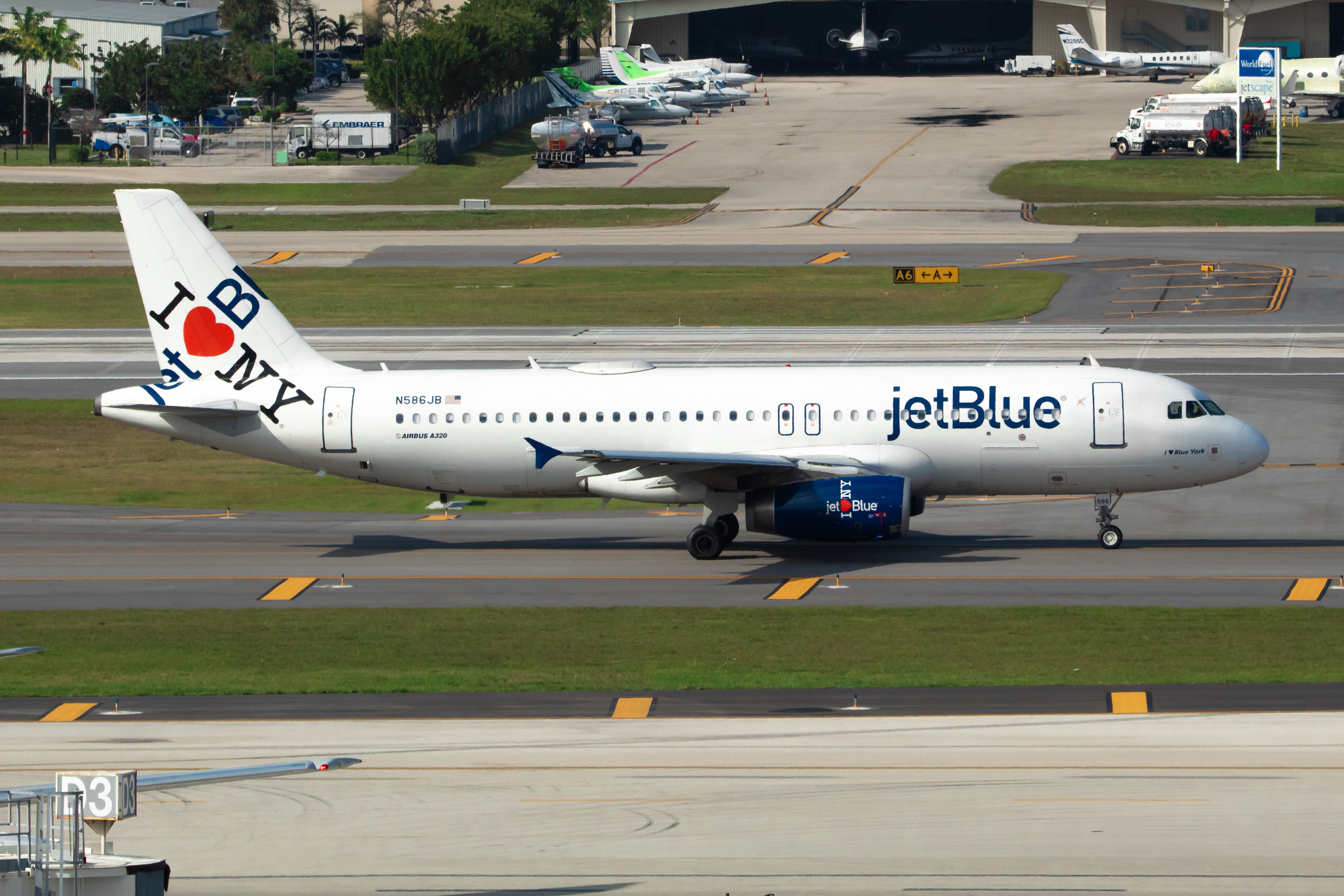 Full size: JetBlue Airways Airbus A320 N586JB at Fort Lauderdale/Hollywood International Airport