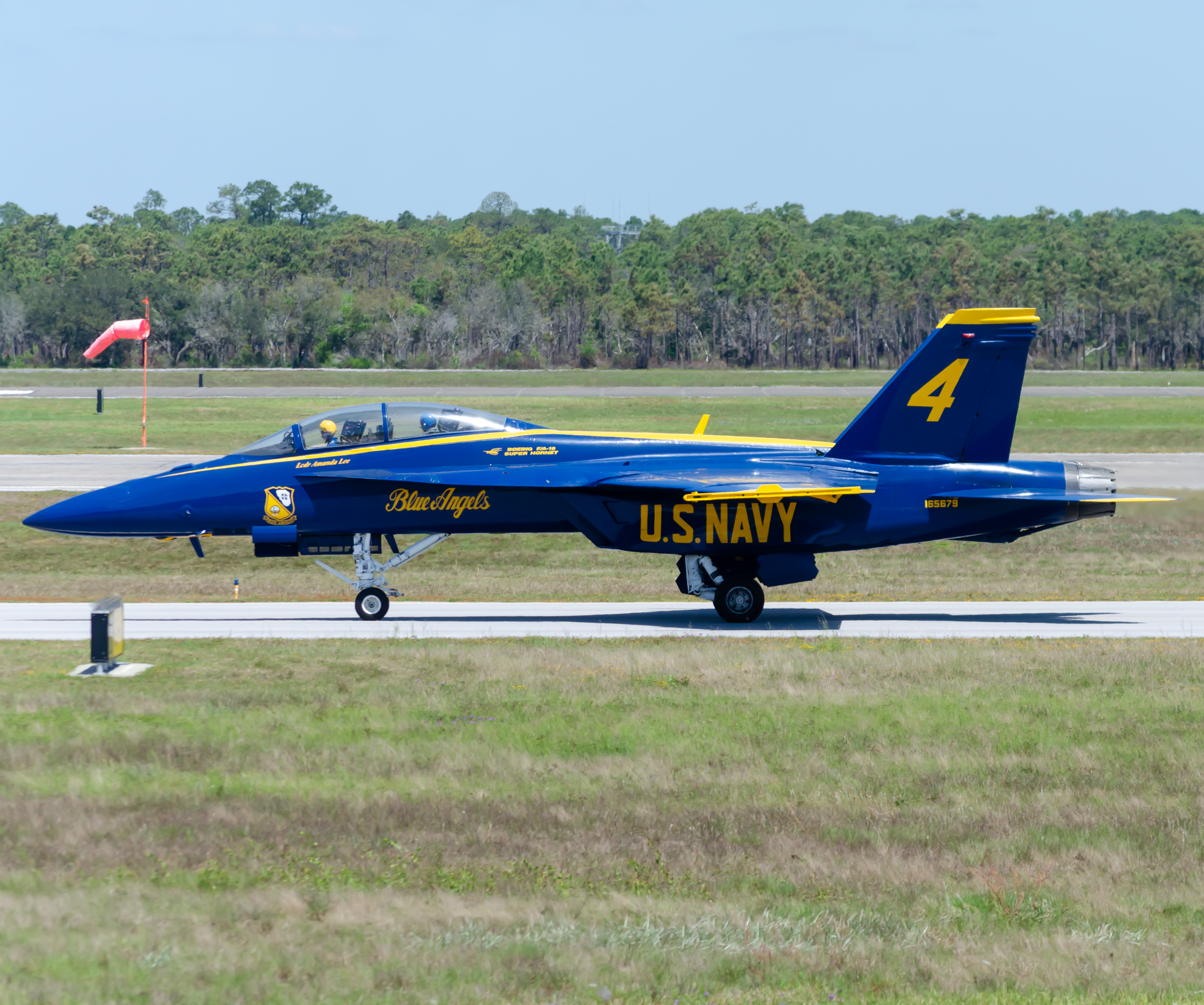 Full size: US Navy Boeing F/A-18E/F Super Hornet 165679 at NAS Pensacola