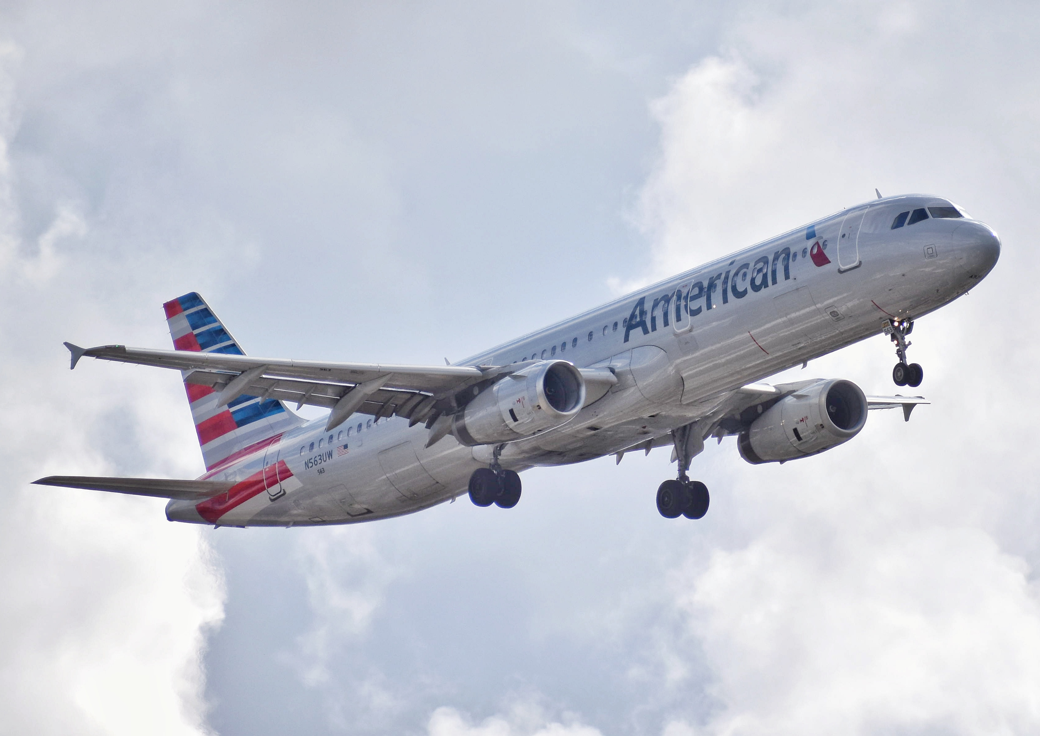 Full size: American Airlines Airbus A321-200 N563UW at San Diego International Airport