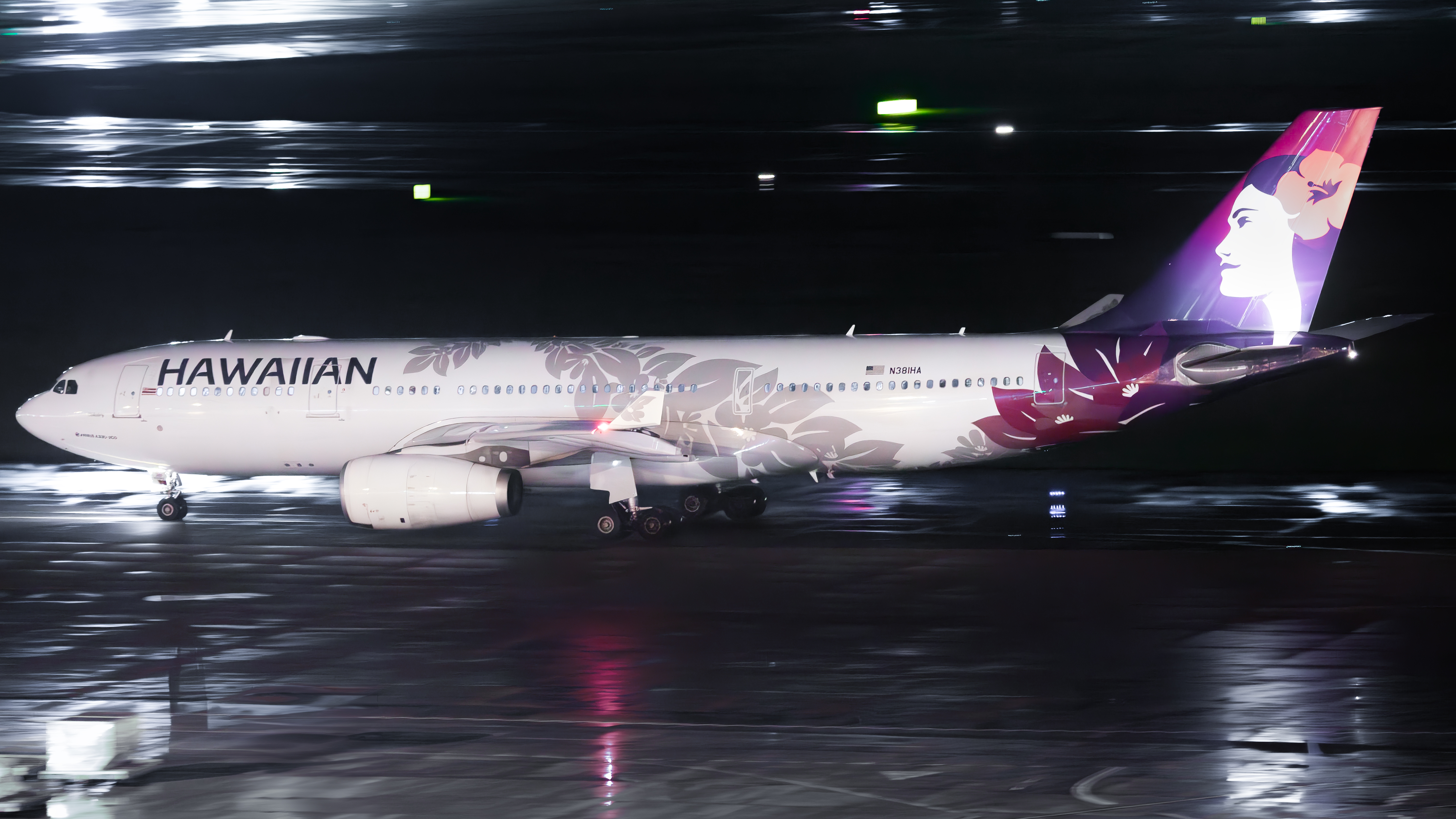Full size: Hawaiian Airlines Airbus A330-200 N381HA at Sydney Kingsford Smith Airport