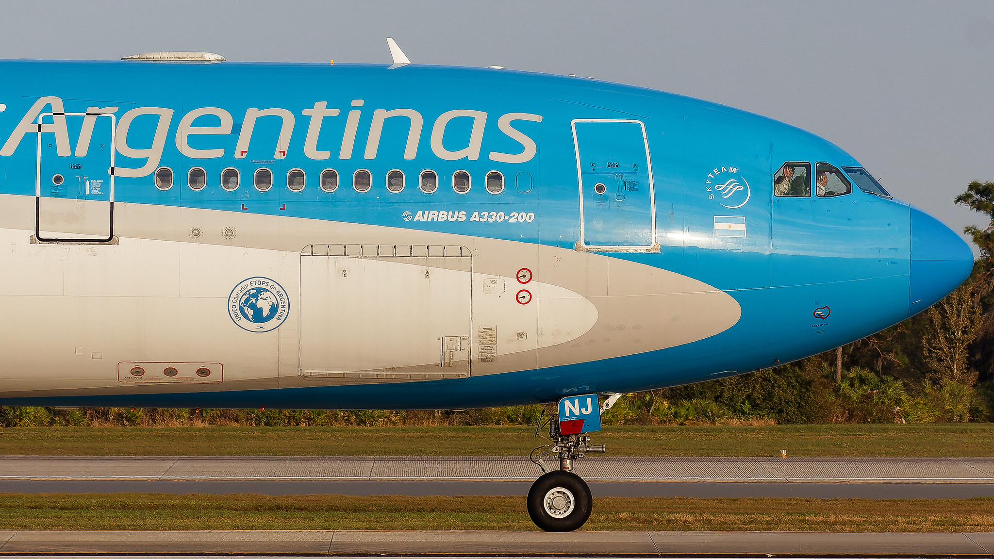 Full size: Aerolineas Argentinas Airbus A330-200 LV-FNJ at Orlando International Airport